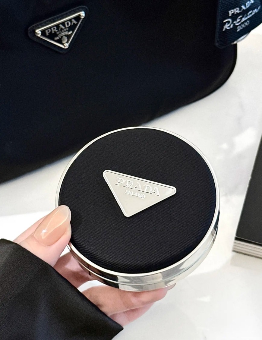 預購 PRADA 原生霧光尼龍氣墊        𝙎𝙋𝙁 𝟱𝟬+ / 𝙋𝘼+++