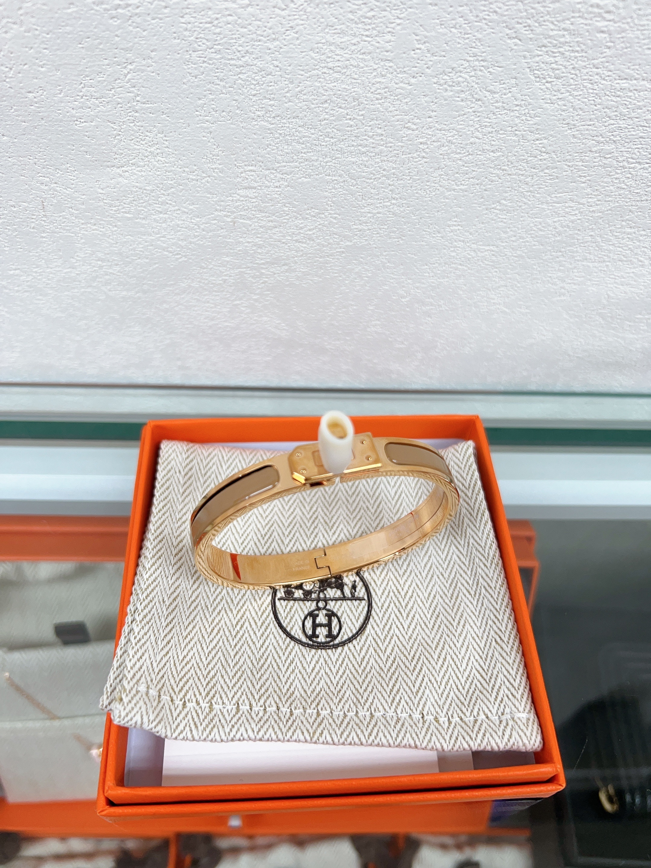 *Brand New* Hermes mini clic kelly bracelet PM size (chataigne/ rose gold)