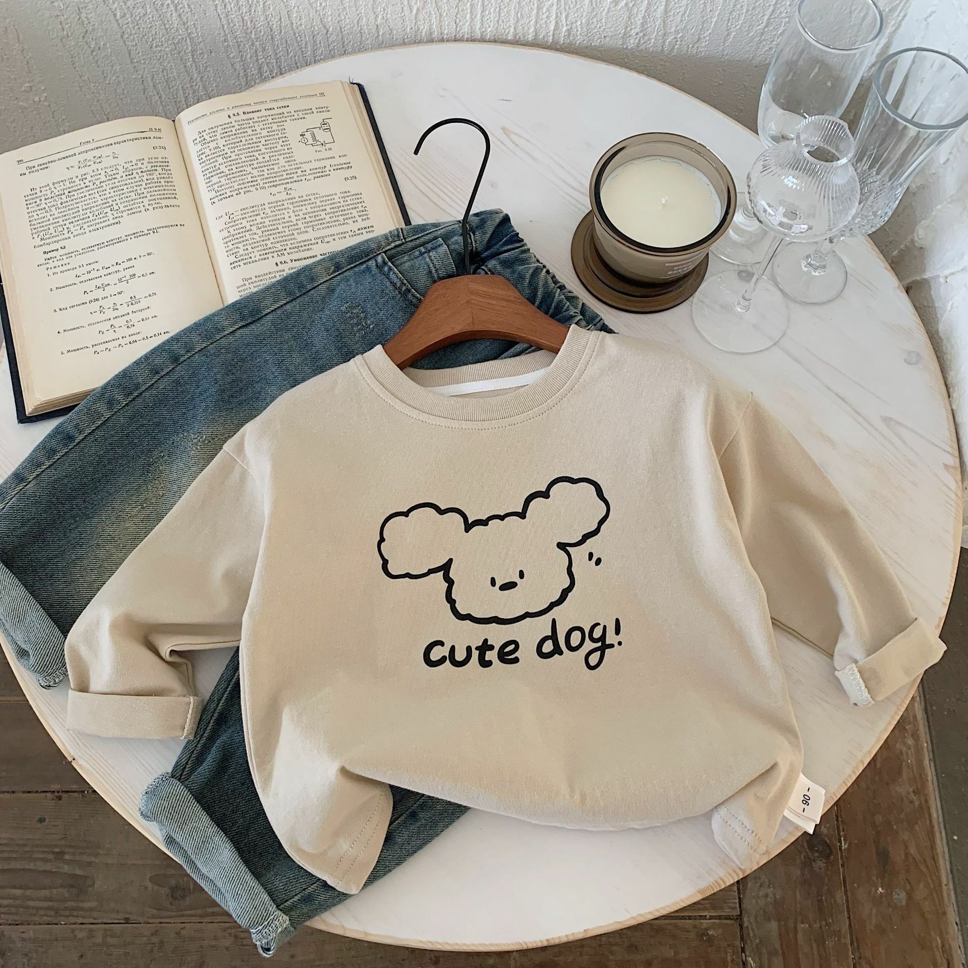 線條大耳狗狗長袖上衣