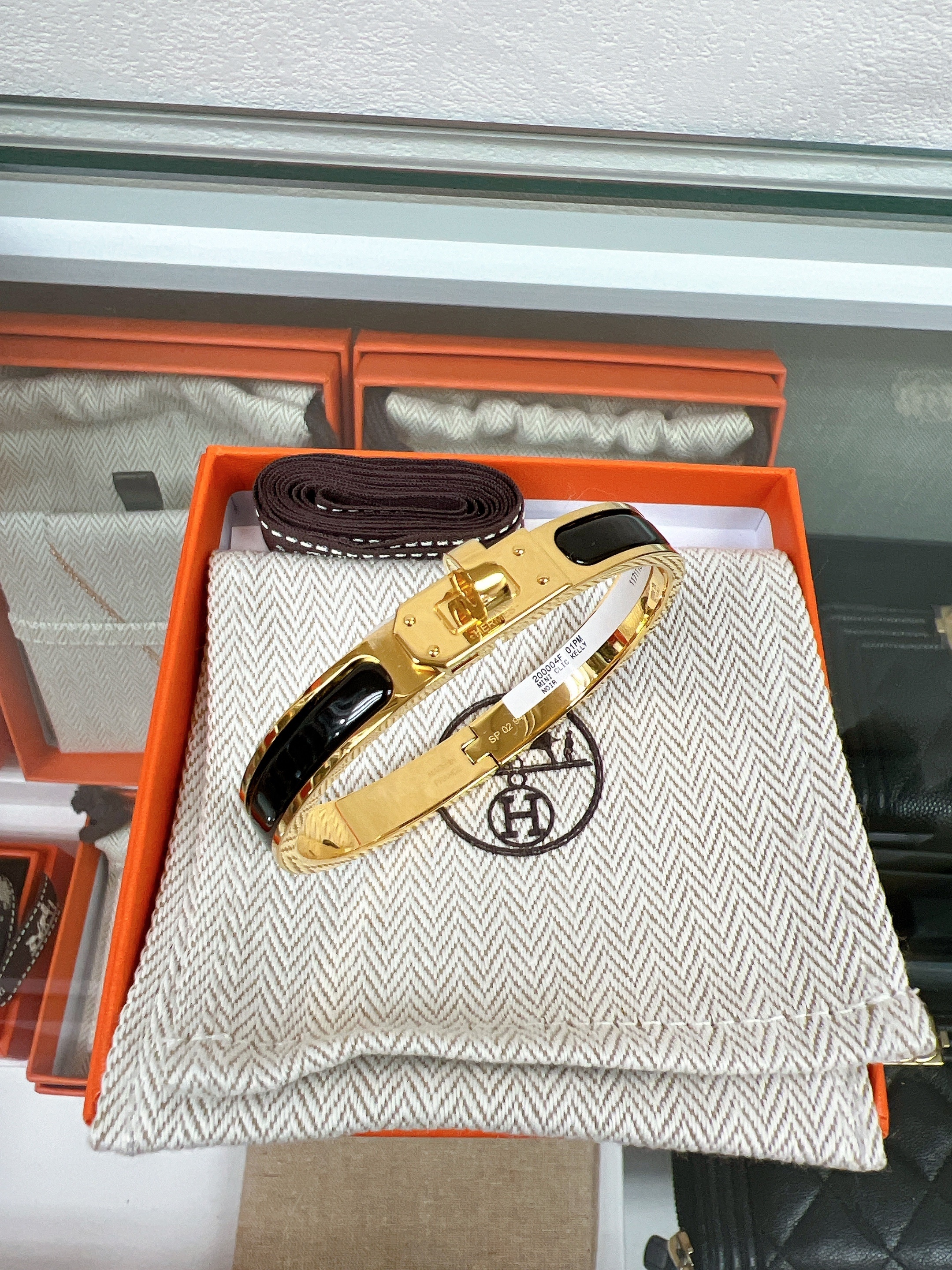 *Brand New* Hermes mini clic kelly bracelet PM (black/ GHW)