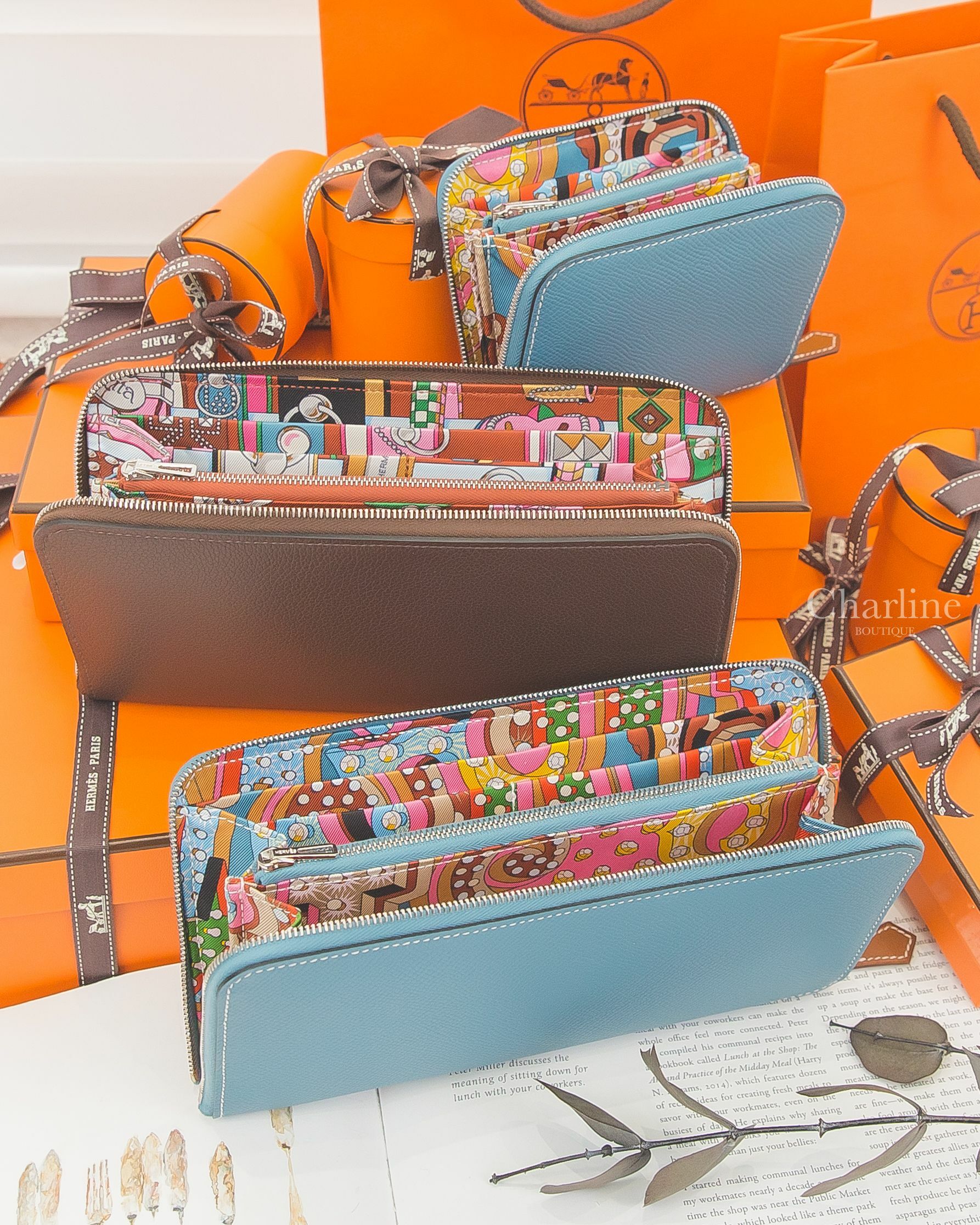 Hermès Silk'in Wallet 新丹寧藍絲巾長夾,Hermès Silk' In Compact Wallet 新丹寧藍絲巾拉鍊短夾,Hermès Silk'in Wallet 摩卡色絲巾長夾-Charline Boutique 精品代購