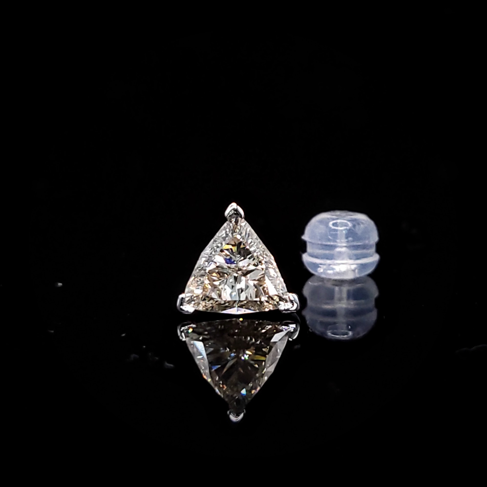 全新18K白金【主石46份三角形香檳鑽】單耳環