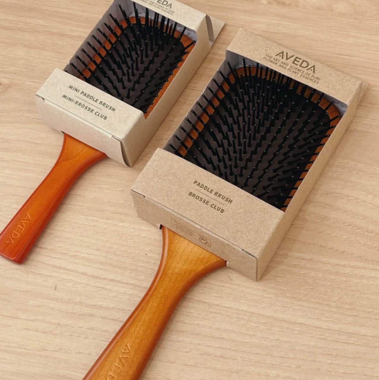 氣囊按摩木質髮梳 - AVEDA