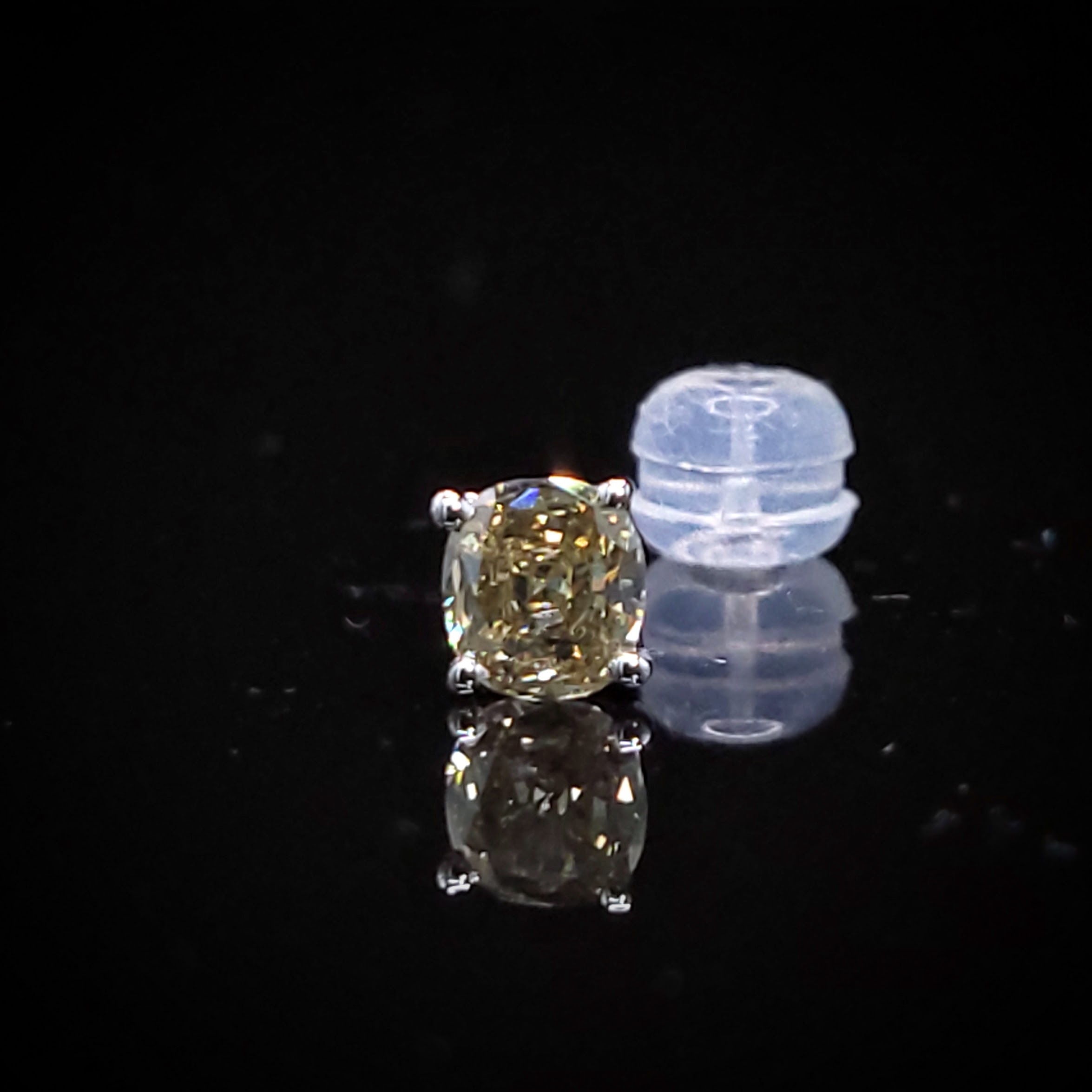 全新18K白金【主石35份方形香檳鑽】單耳環