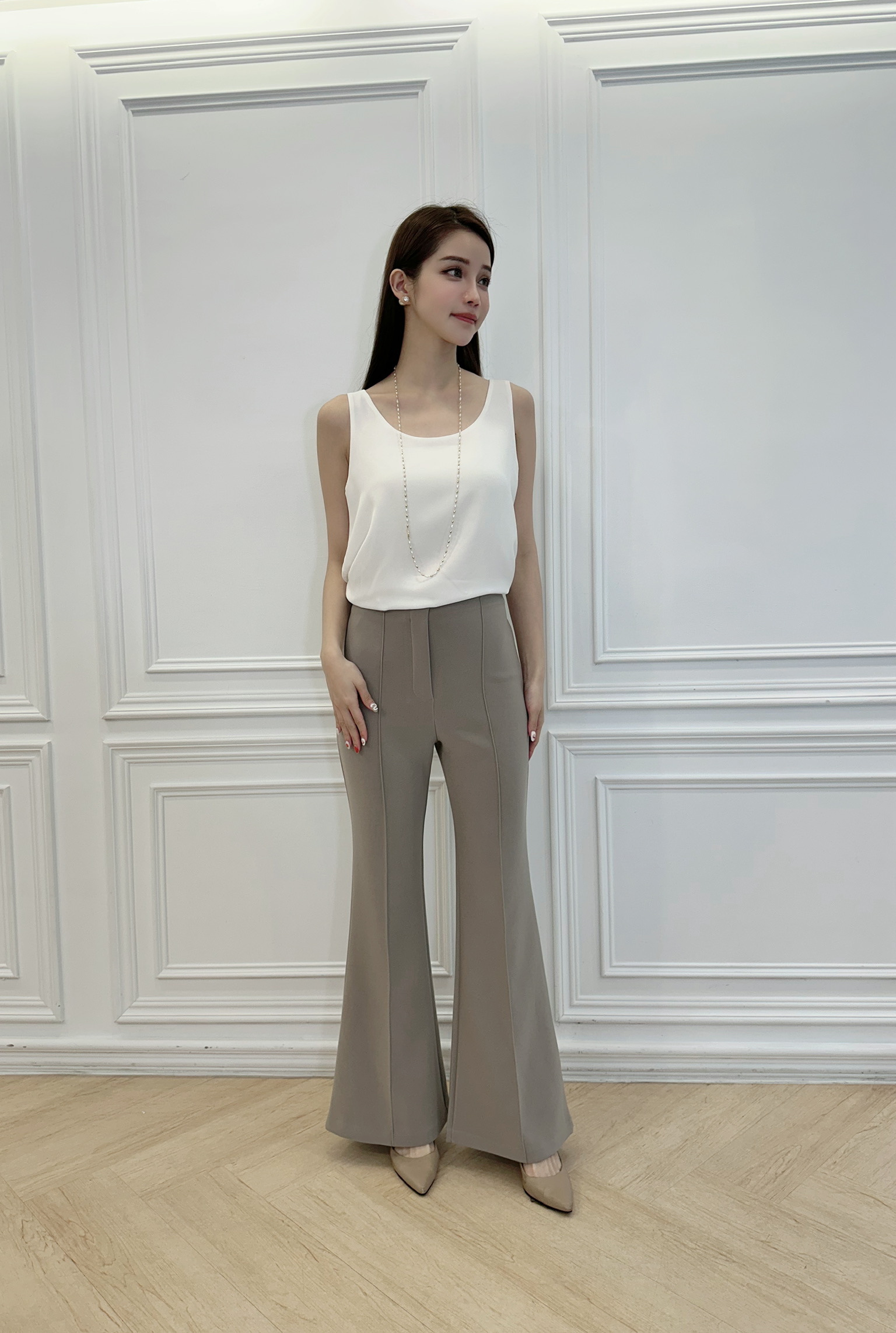 極顯腿長!彈性喇叭褲