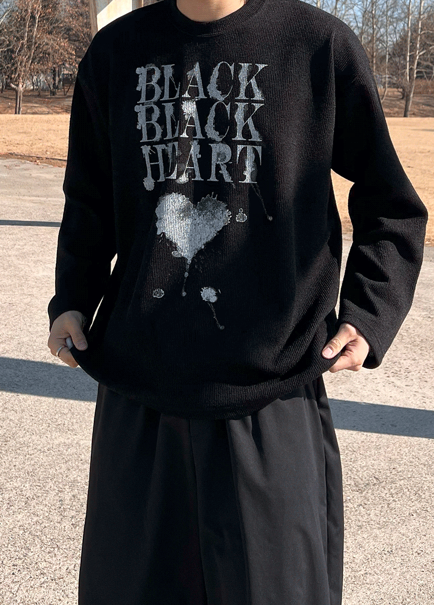 寬鬆黑色愛心針織衫