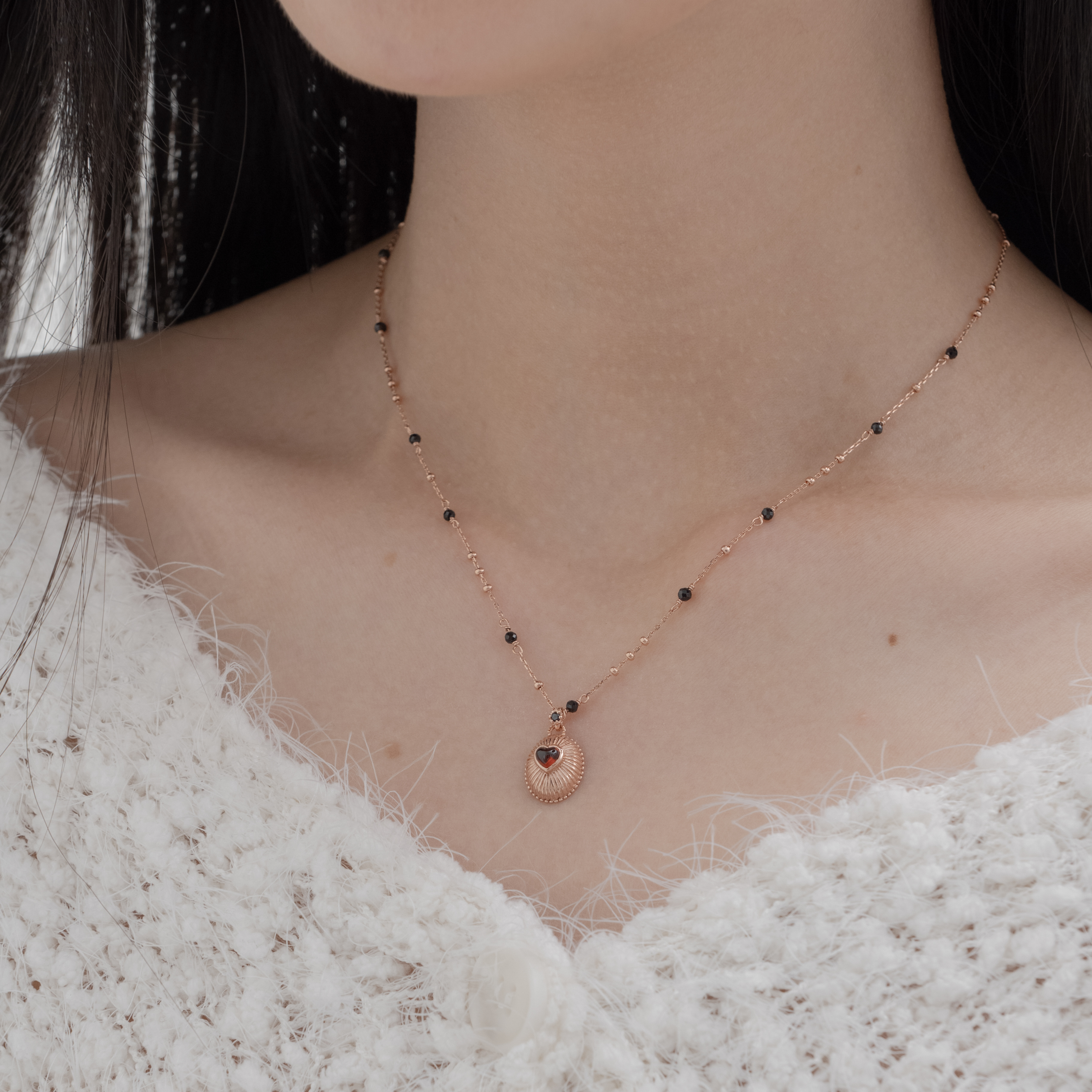 Vintage heart石榴石黑尖晶項鍊