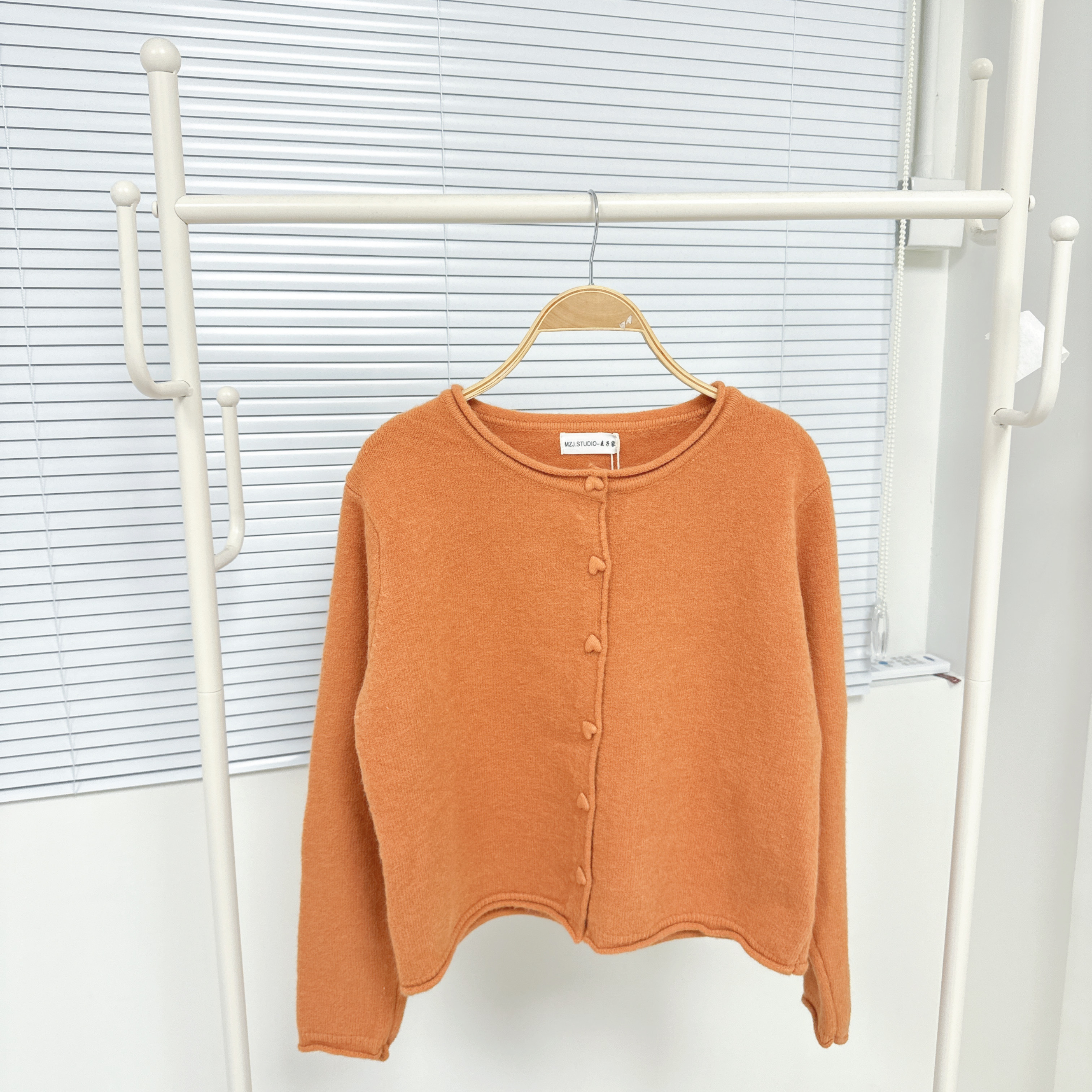 【Hoi2推介】A23 心心包鈕針織外套