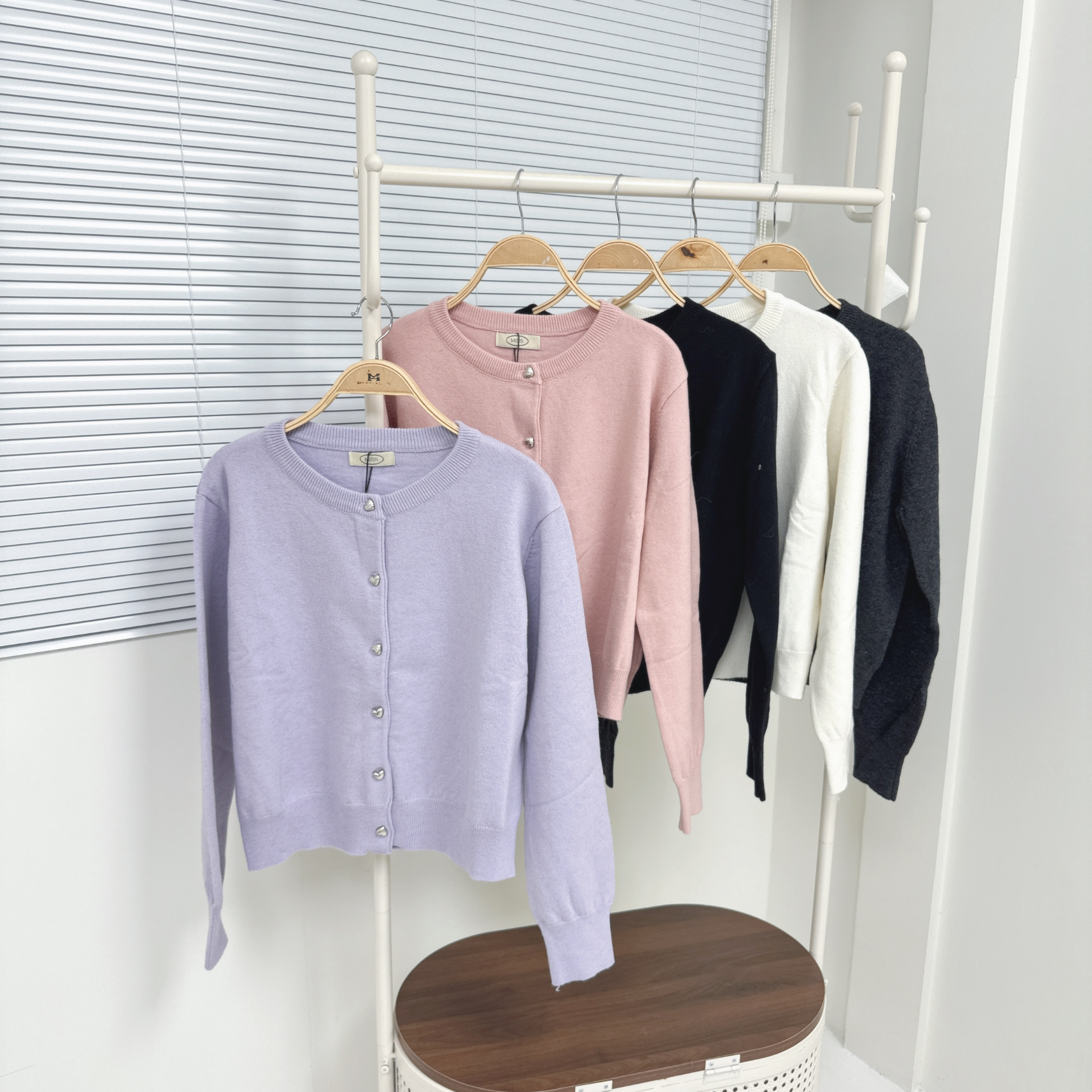 【Hoi2推介】A32-A36 心心鈕扣針織外套