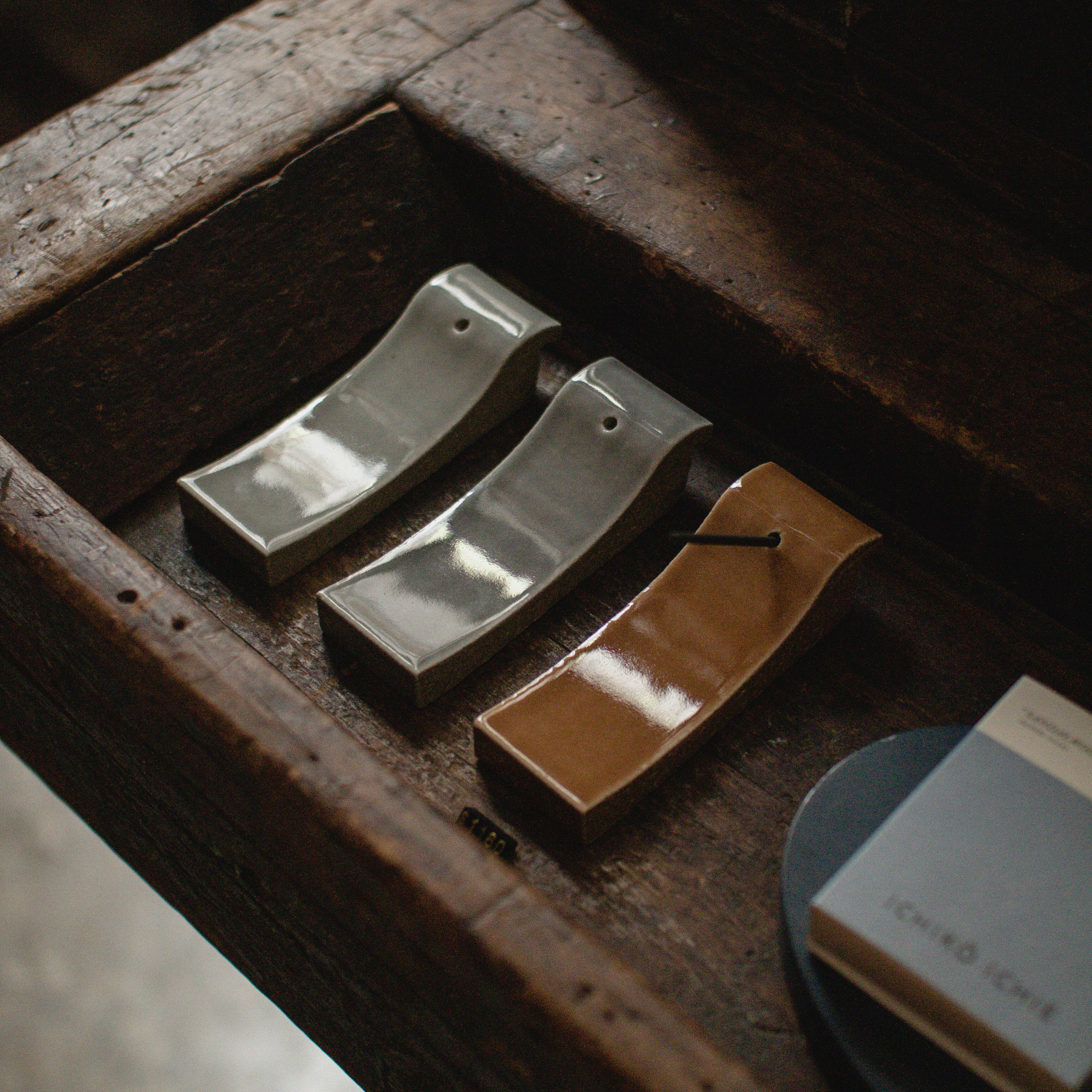 ICHIKO ICHIE CERAMIC INCENSE STAND 一香一会 陶瓷  短線香座 三色