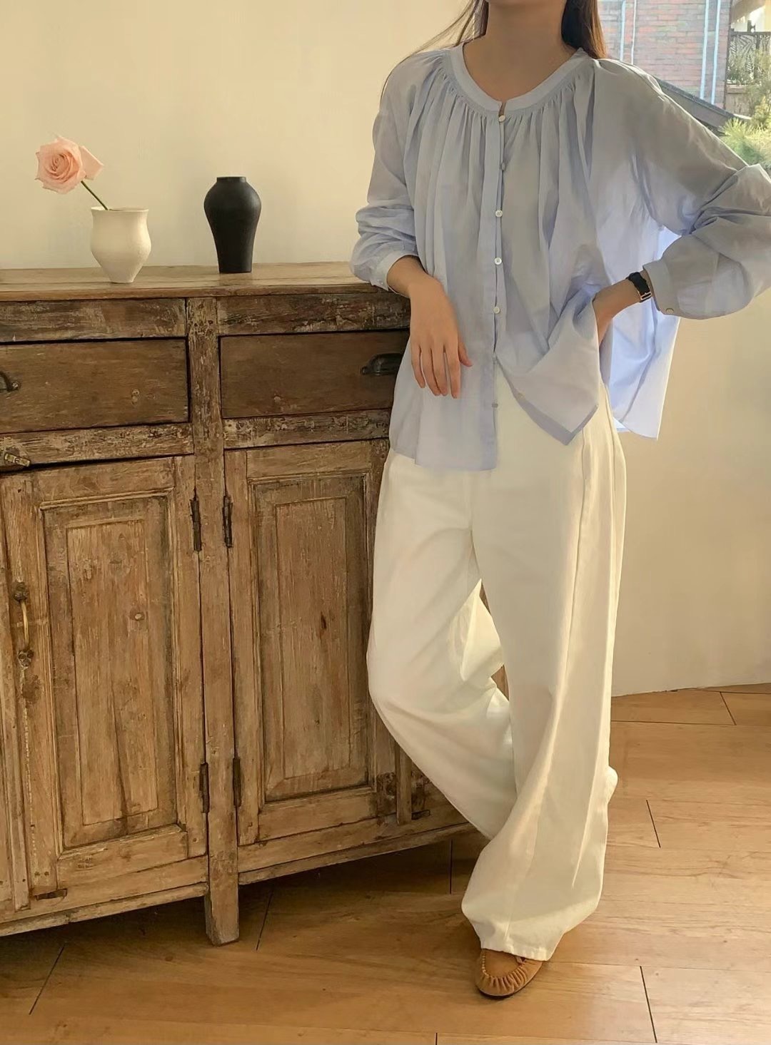 Round neck pleated blouse