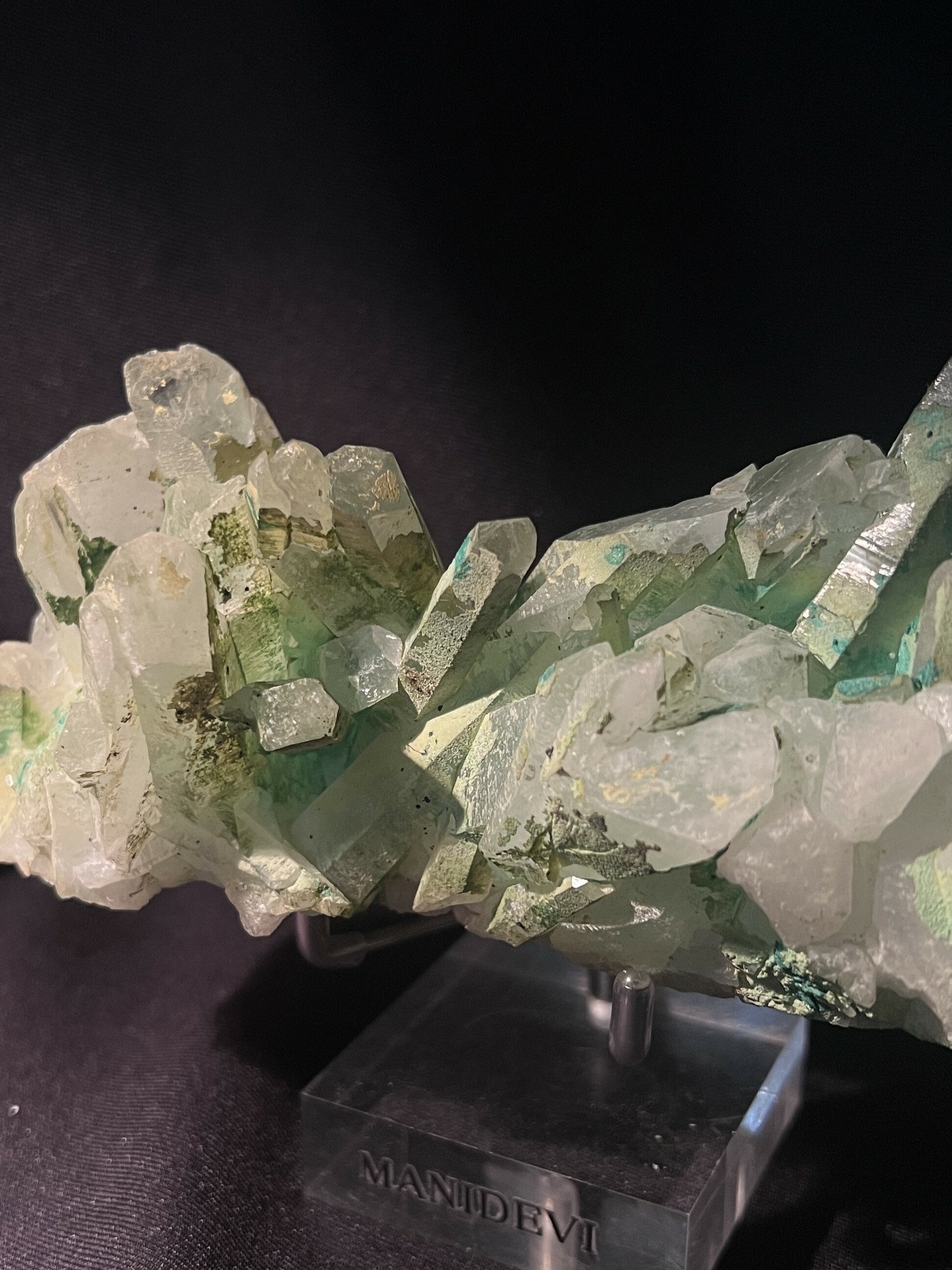 水磷鋁鉛共生白水晶  Plumbogummite& Quartz