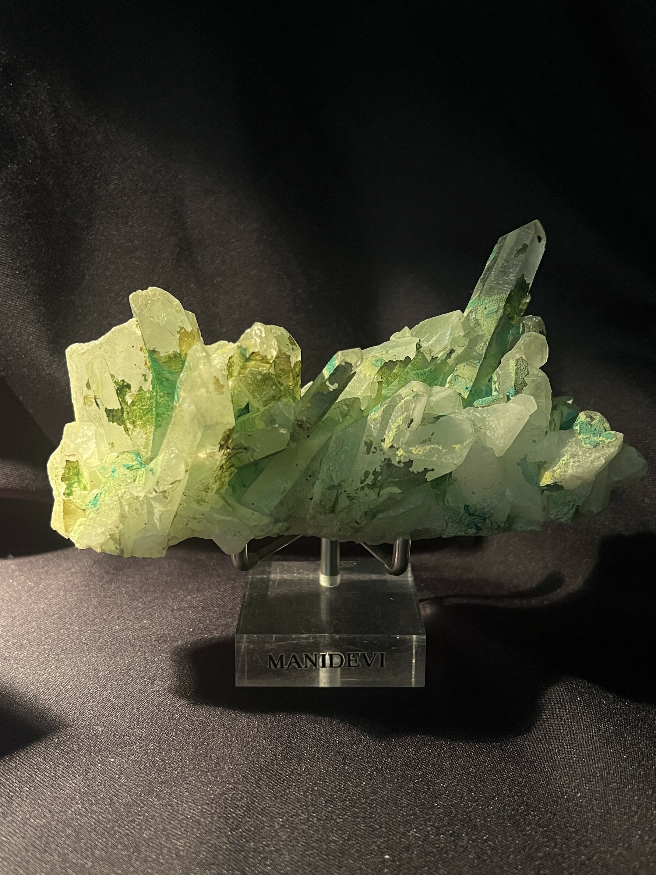 水磷鋁鉛共生白水晶  Plumbogummite& Quartz