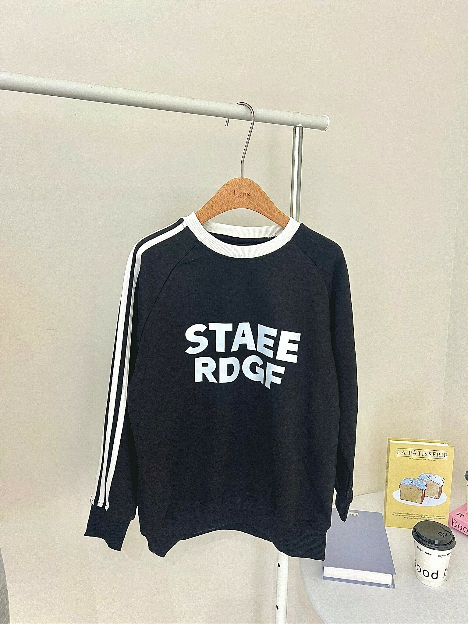 美式黑色條紋大學T