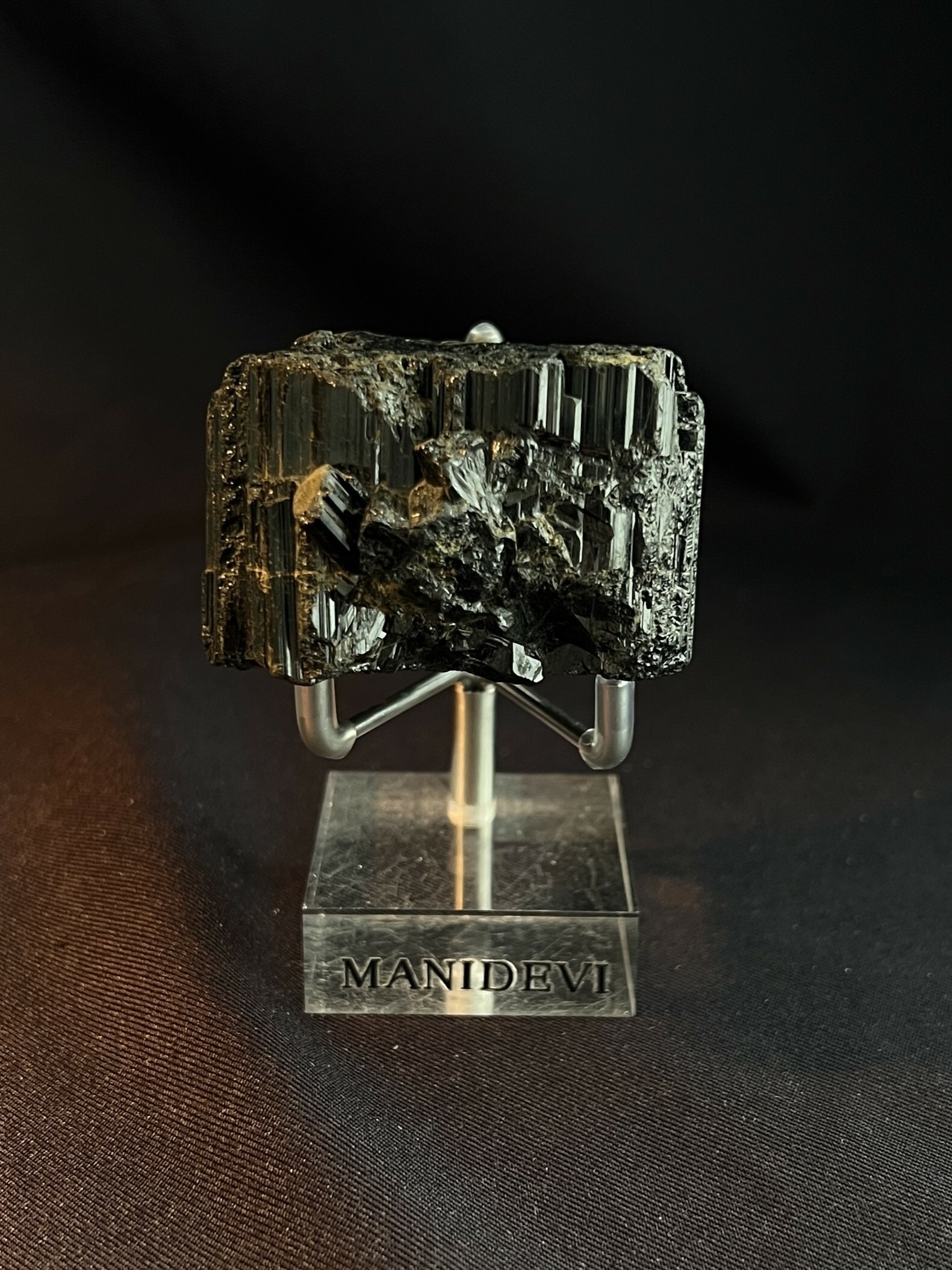 黑碧璽 Black Tourmaline