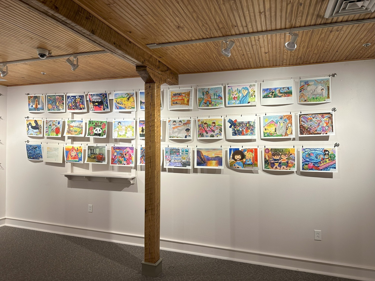 美國國際兒童繪畫比賽展覽作品圖_現場拍攝