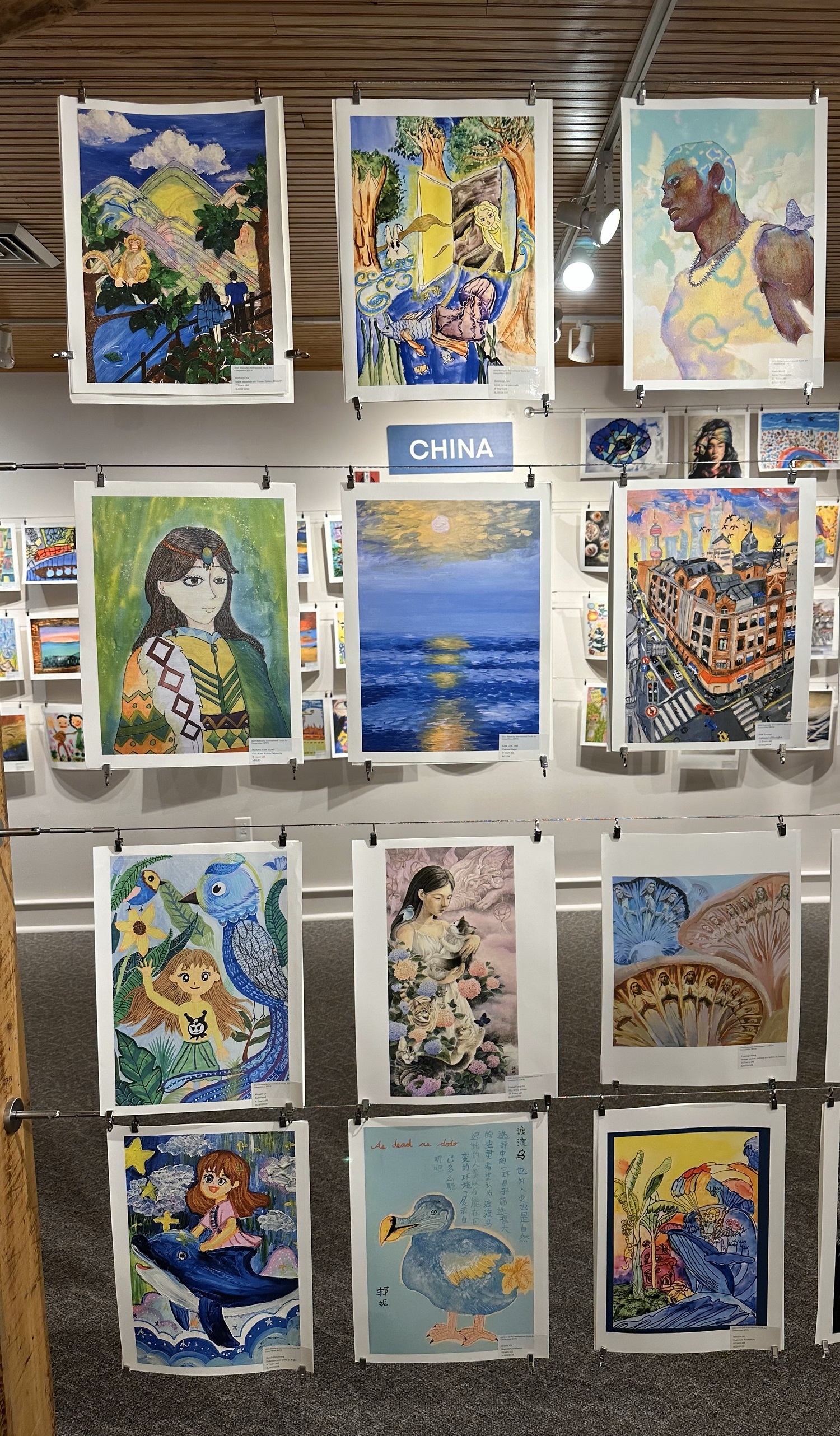 美國國際兒童繪畫比賽展覽作品圖_現場拍攝