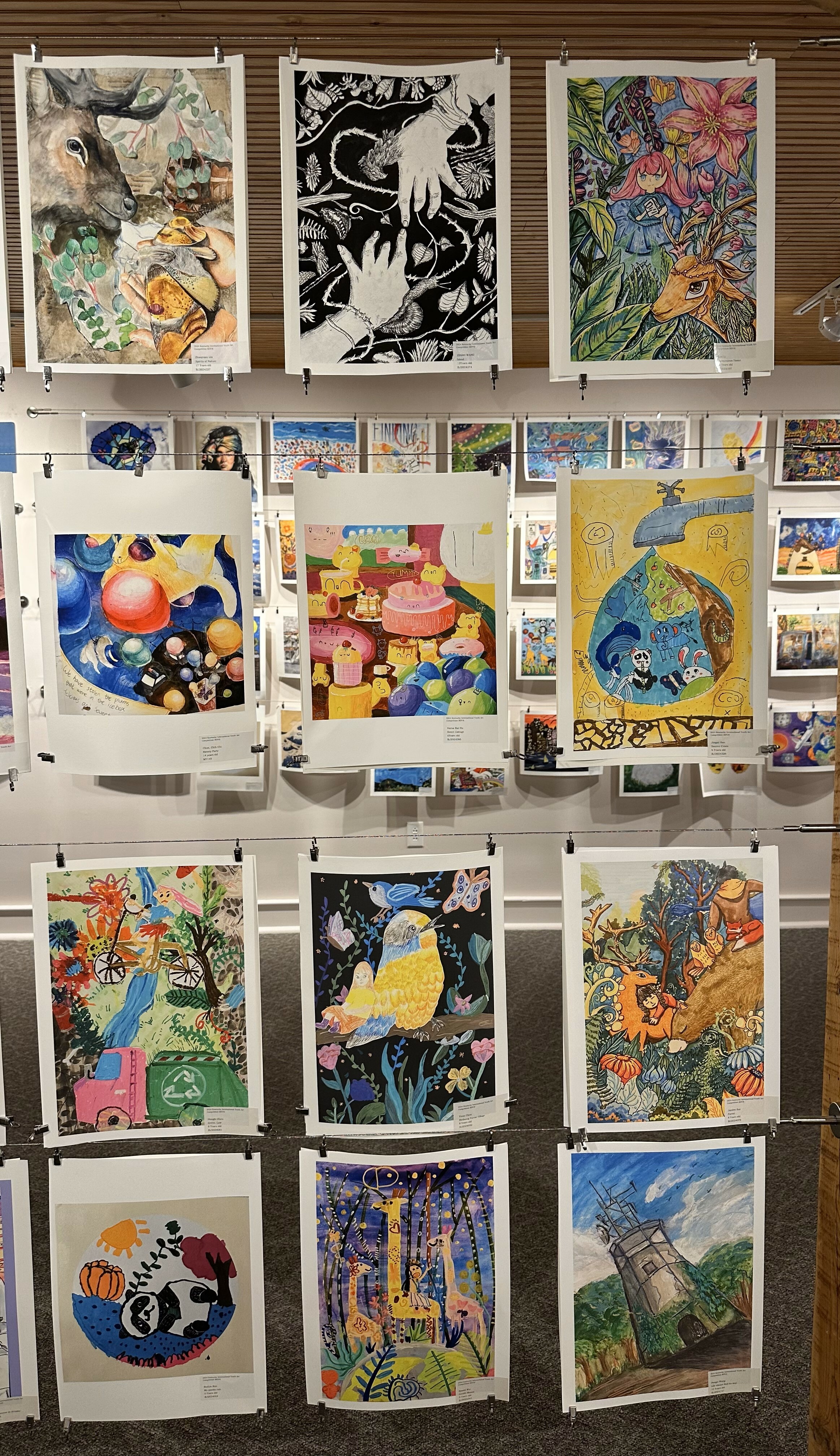 美國國際兒童繪畫比賽展覽作品圖_現場拍攝