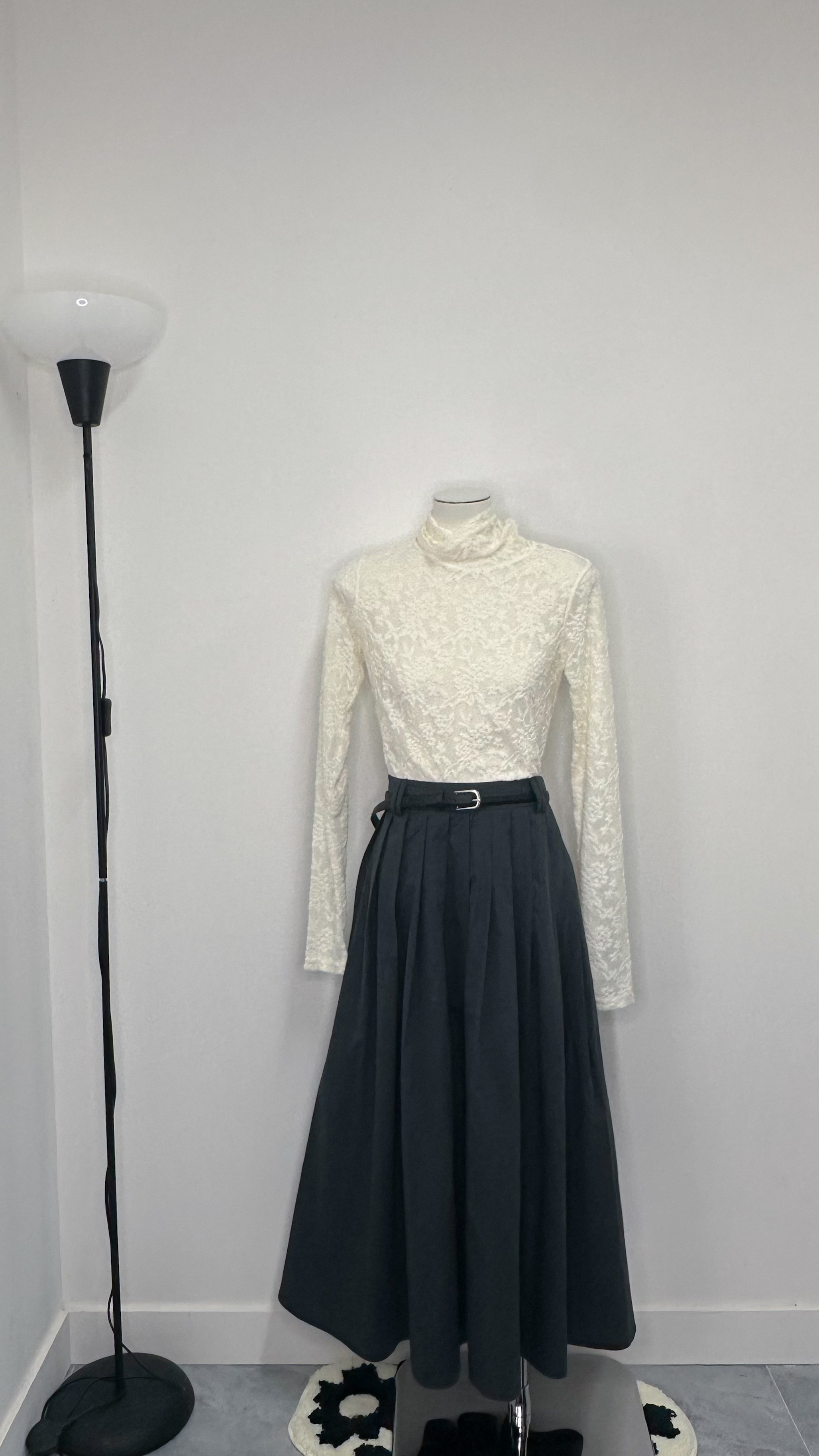 米色高領刺繡內搭