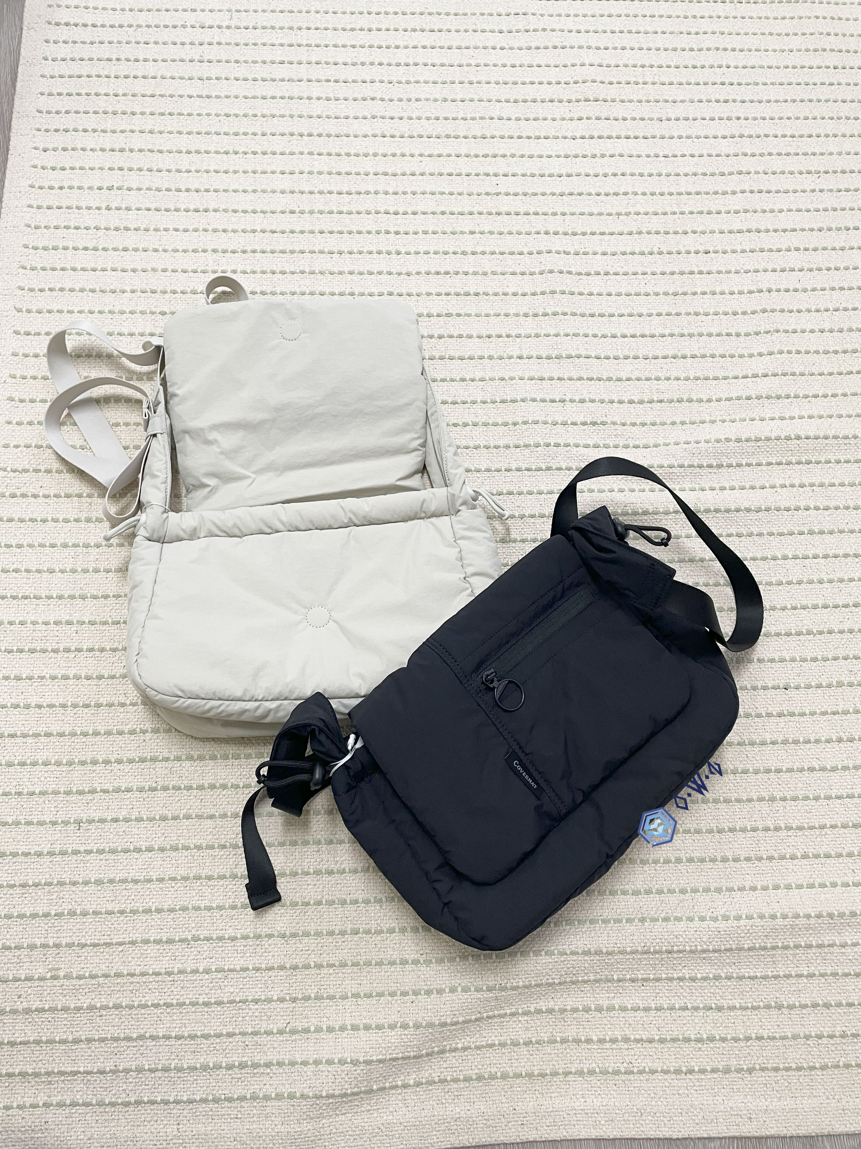 【絕版】Covernat Crossbody Bag 肩背 斜垮包 側背 郵差包 不分男女 黑色 淺灰 CO2407CB62BK CO2407CB62LG