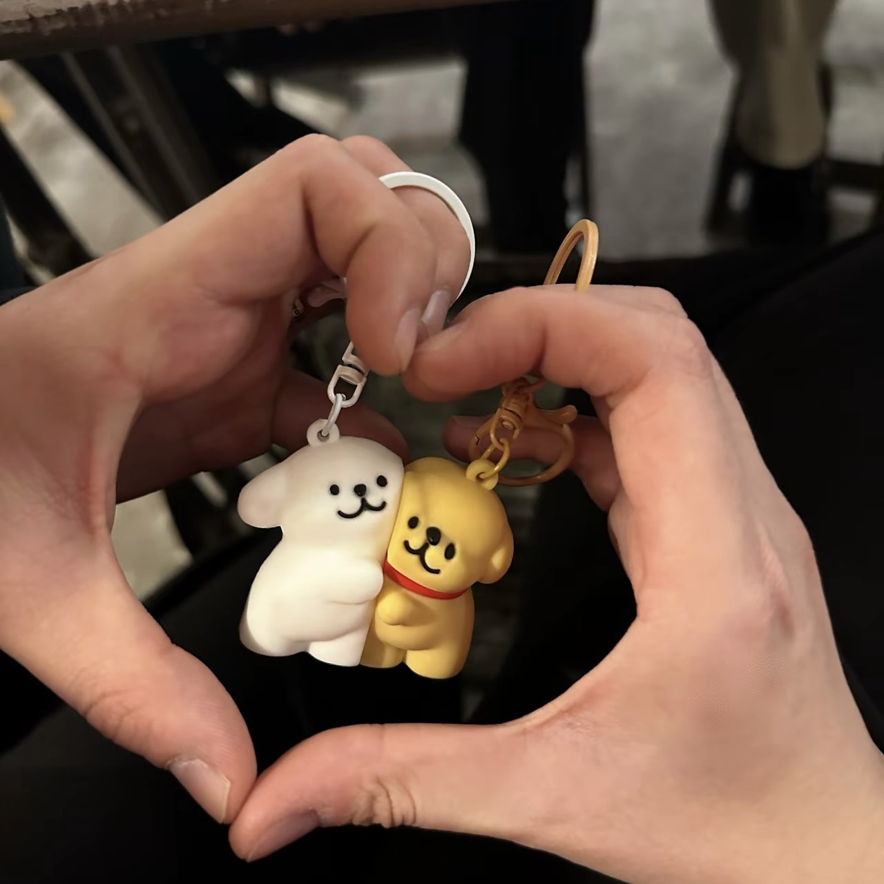 代購 小狗貼貼 鑰匙圈 吊飾 磁吸 可分開 小黃狗 小白狗 兩隻一組 /預購