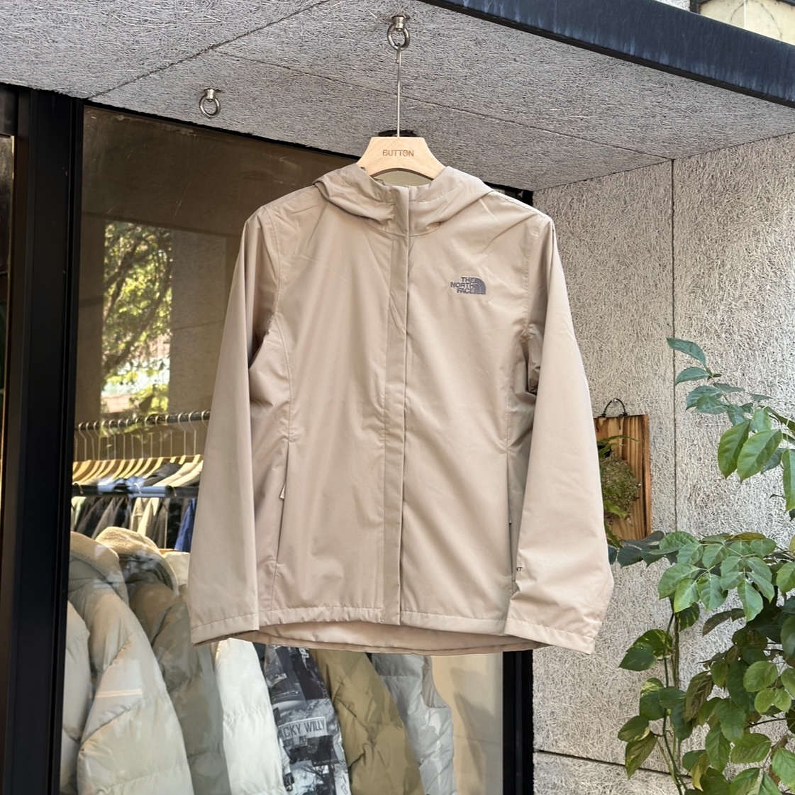 【現貨零碼折扣】The North Face W'S PRO SHIELD JACKET 北臉 女款 PRO 防風防水外套 DRYVENT NJ2HQ82