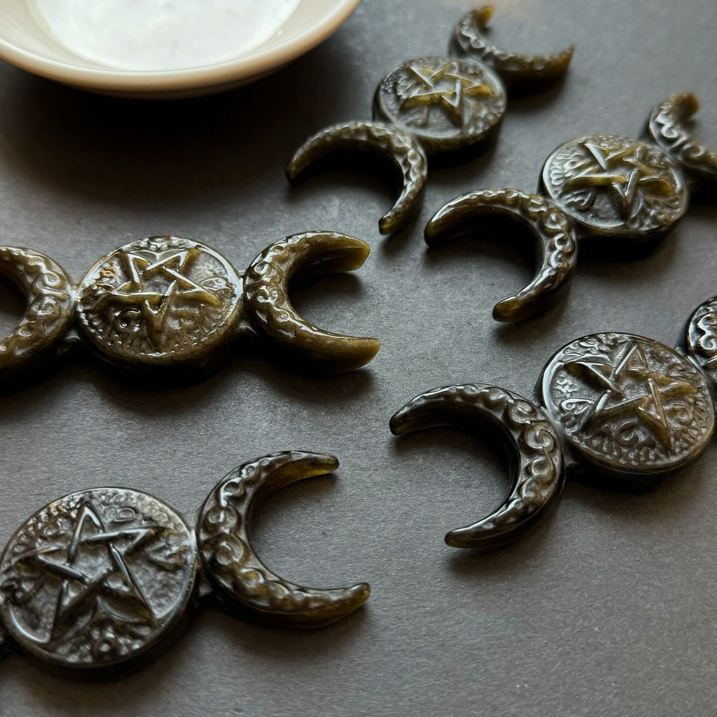 [原石] 金曜石 三相月