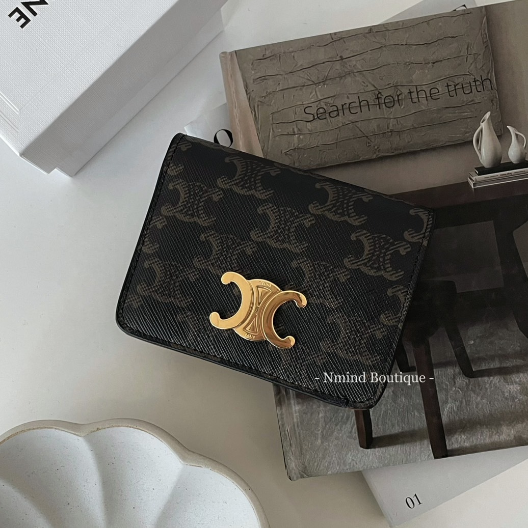 CELINE【入手困難】TRIOMPHE CANVAS 取り外し可能COMPACT WALLET CELINE【入手困難】TRIOMPHE CANVAS 取り外し可能COMPACT WALLET