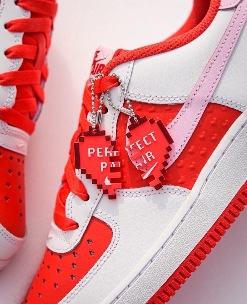 <現貨>NIKE AIR FORCE 1 GS 'Valentine's Day' AF1 情人節限定 愛心 吊飾 白紅 復古 休閒鞋 HV5165121