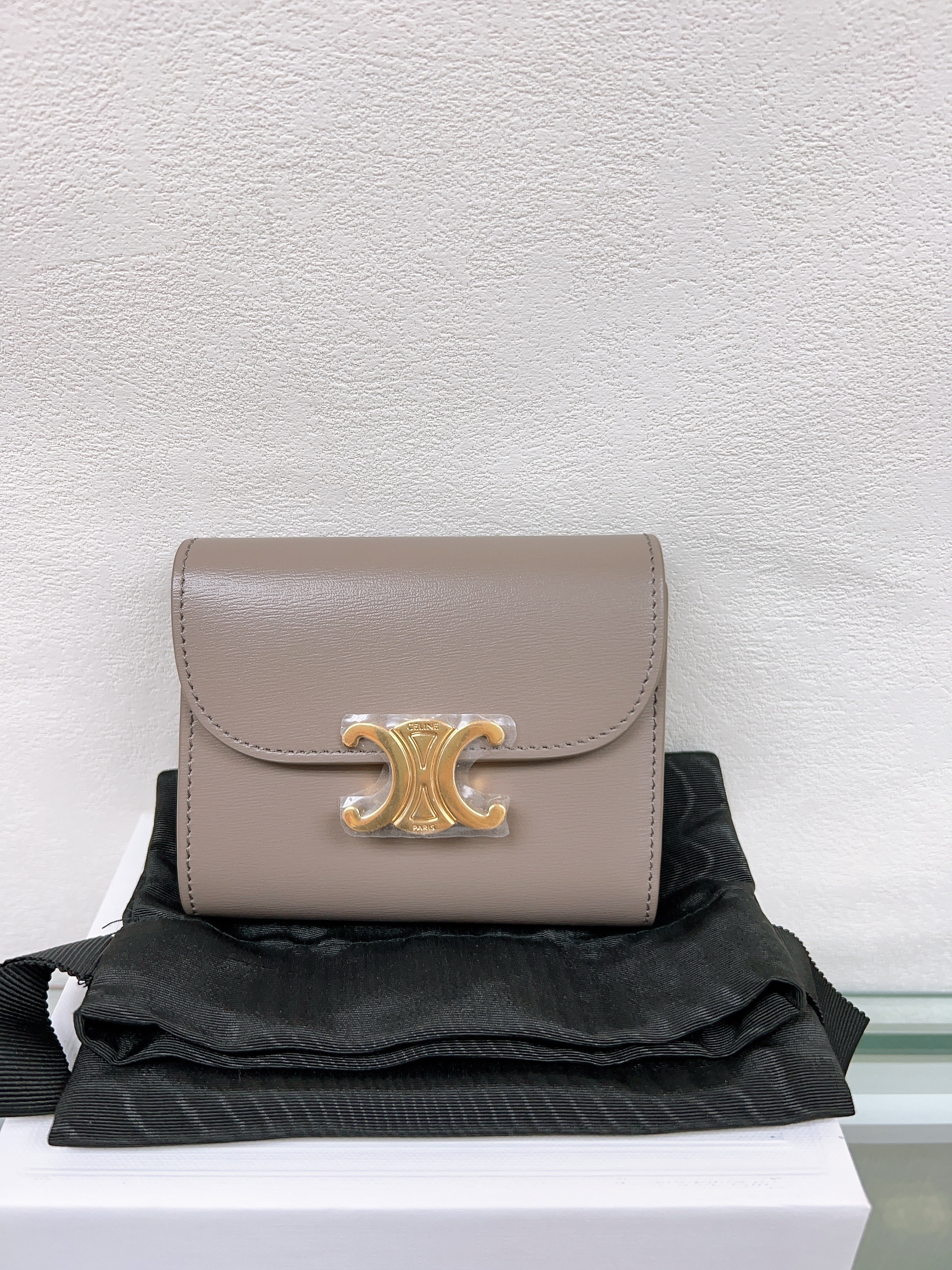*Unused* Celine triomphe wallet grey