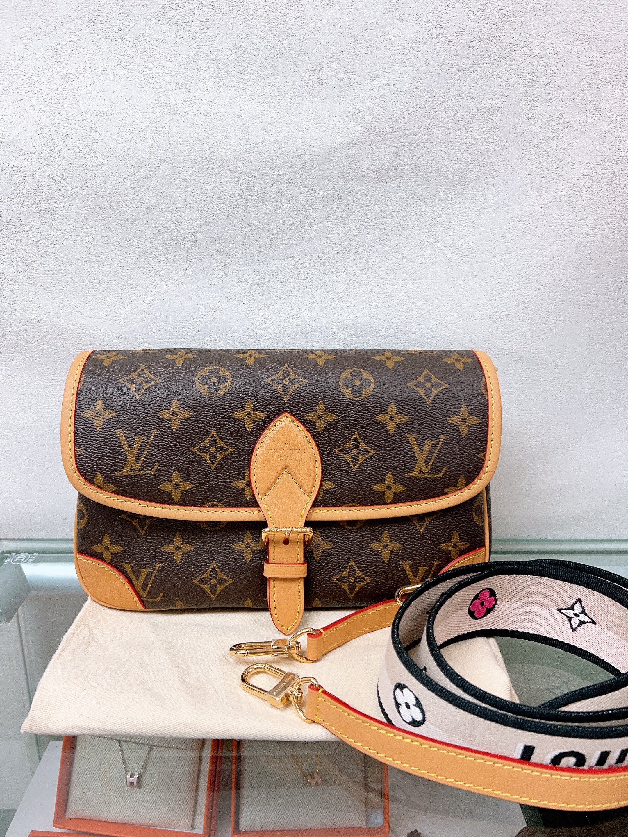 *Unused* Lv diane (brown monogram)
