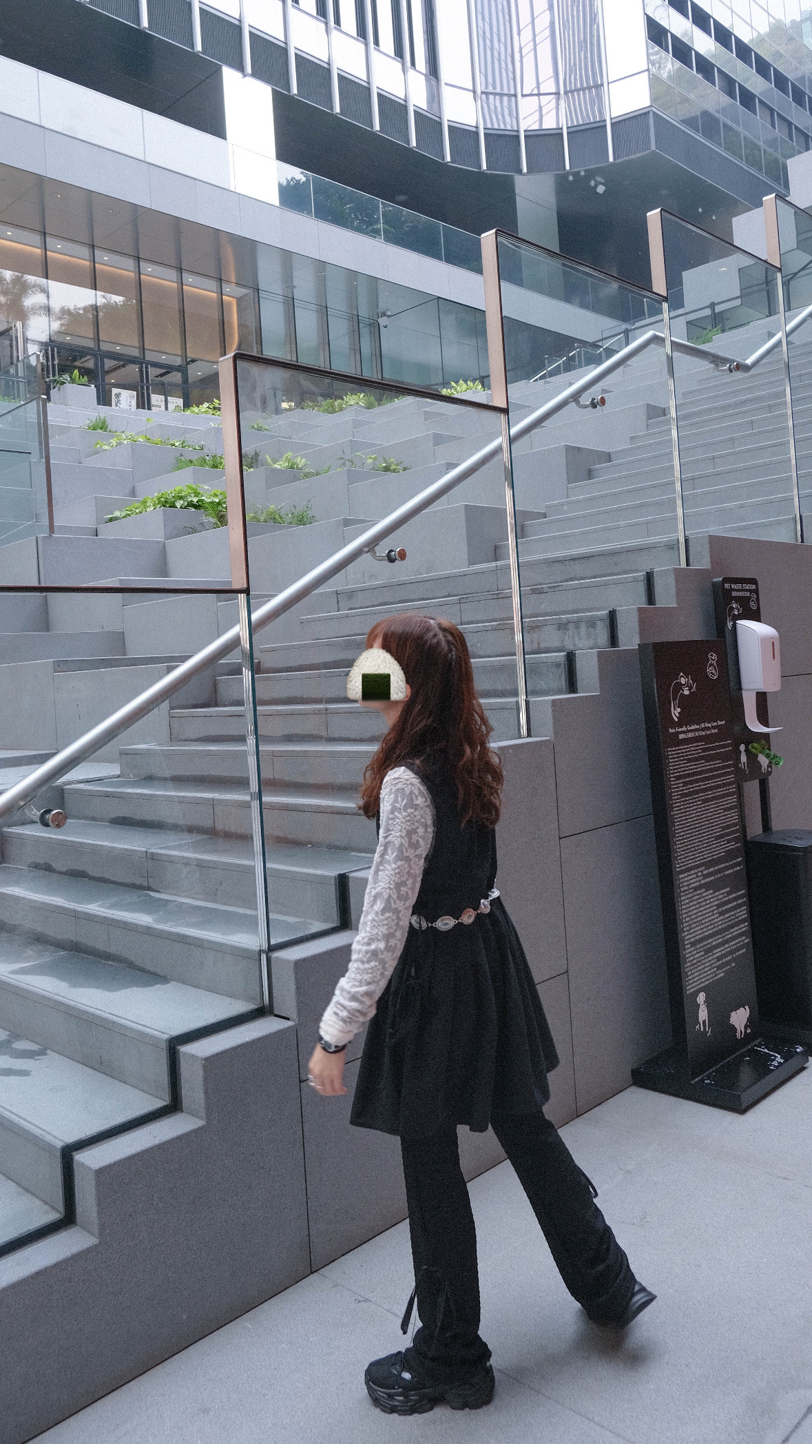 米色高領刺繡內搭