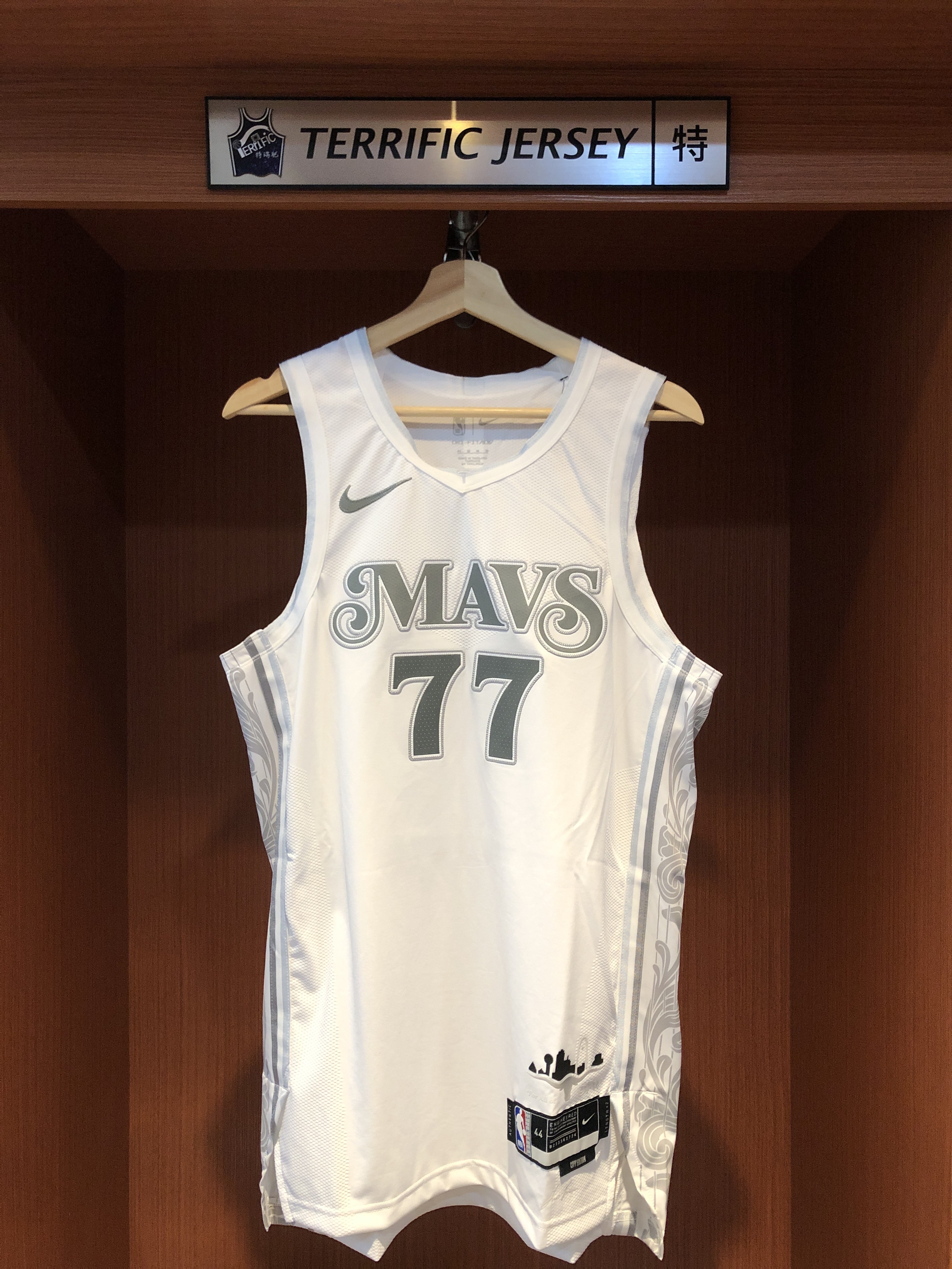 NBA球衣 Luka Doncic 達拉斯小牛城市 City Nike Authentic 球員版 電繡 全新