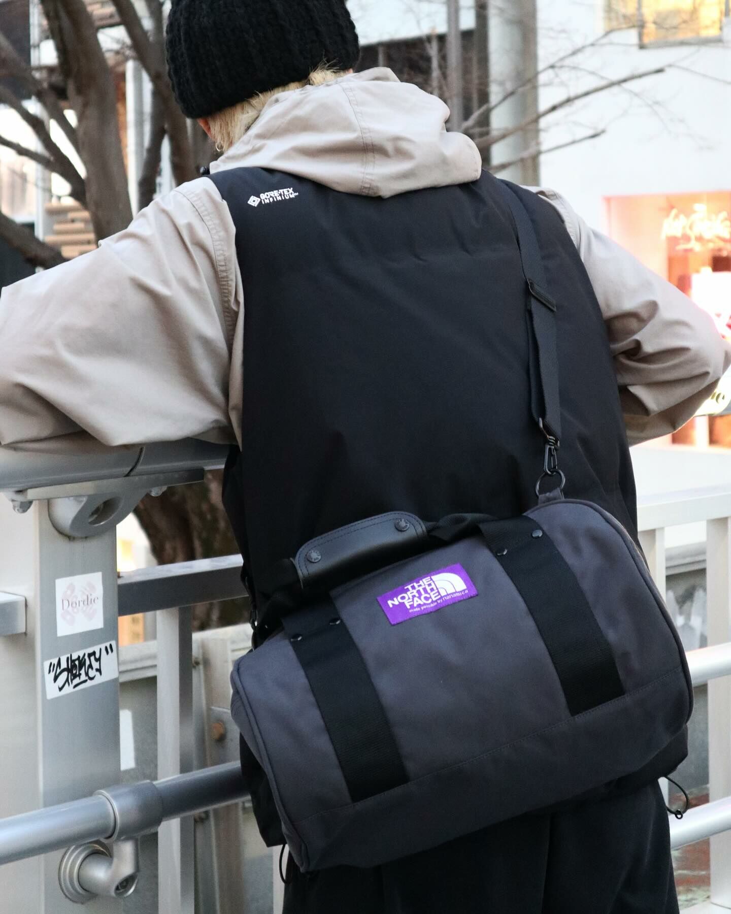 預購┃TNF 紫標 Field Duffle Bag 帆布 圓筒 手提 行李袋 斜背包