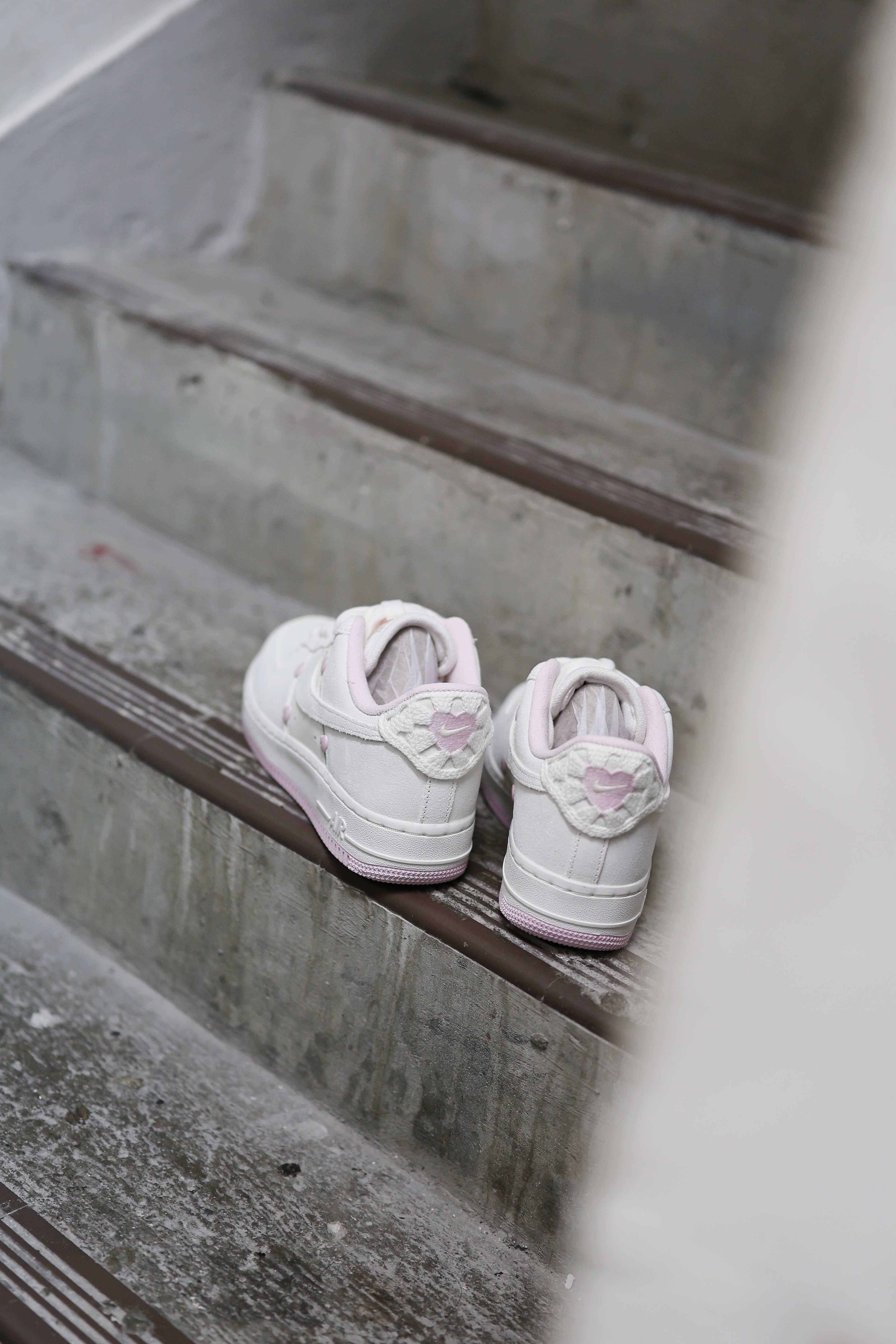 Nike Air Force 1 AF1 Low Valentine‘s Day 2025 白粉麂皮情人節限定 HV5992-111