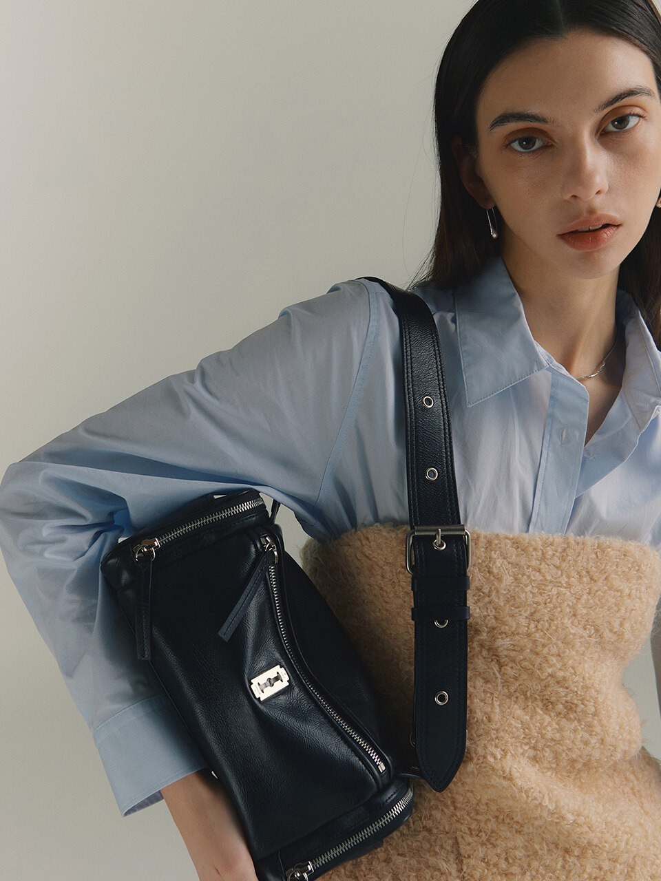 VUNQUE Perfec Multi Pocket Shoulder S