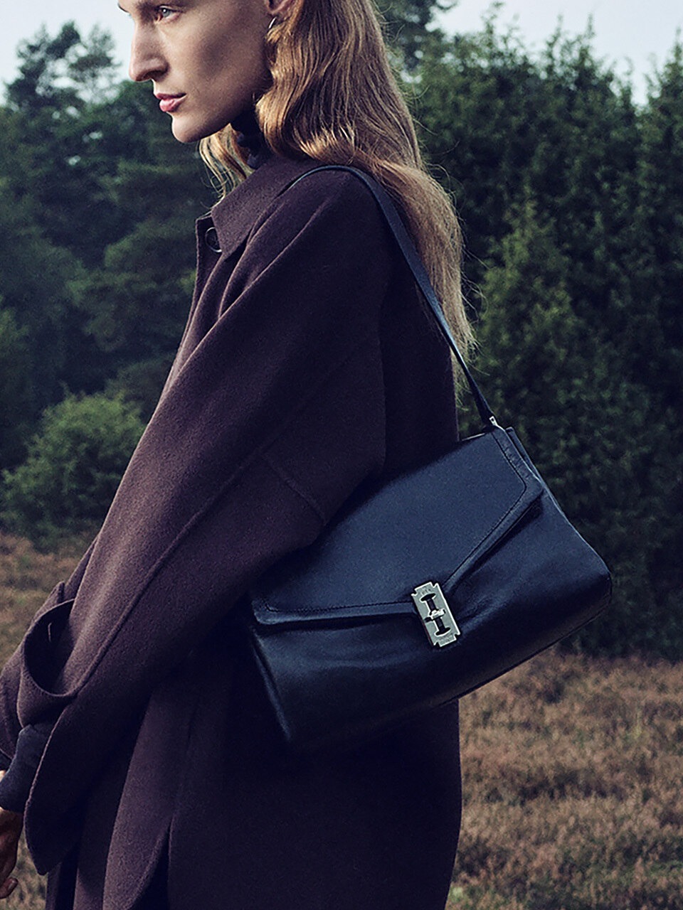 VUNQUE Occam Doux Shoulder L BLACK