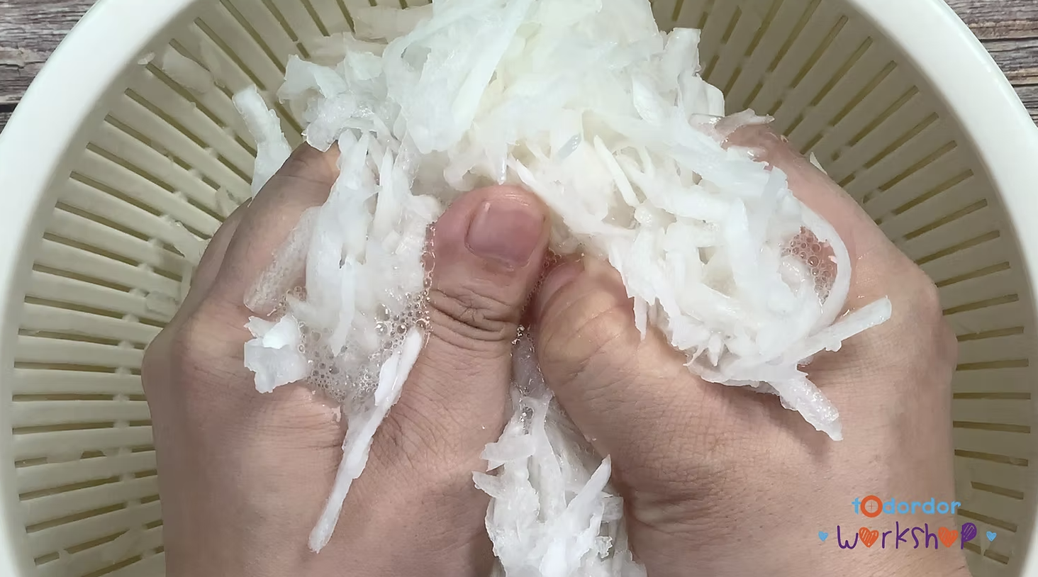 將蘿蔔的水份逼出來