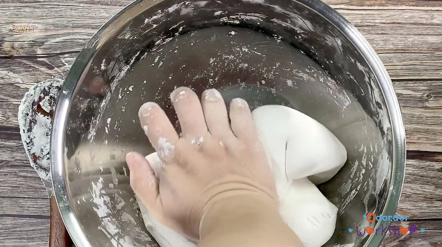 繼續搓揉，揉到成為一個粉團