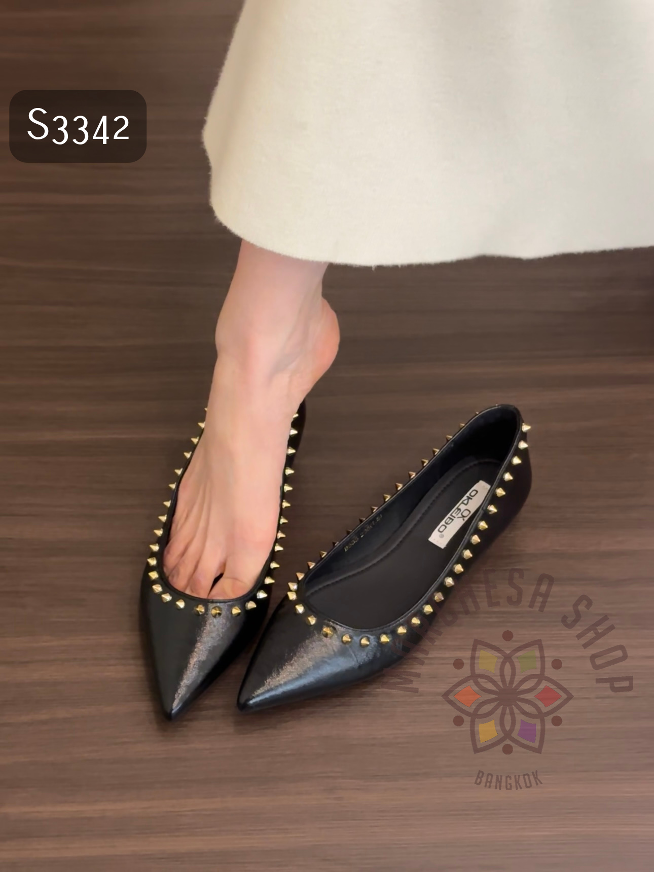 S3342 - 牛皮簡約鉚釘尖頭內增高鞋