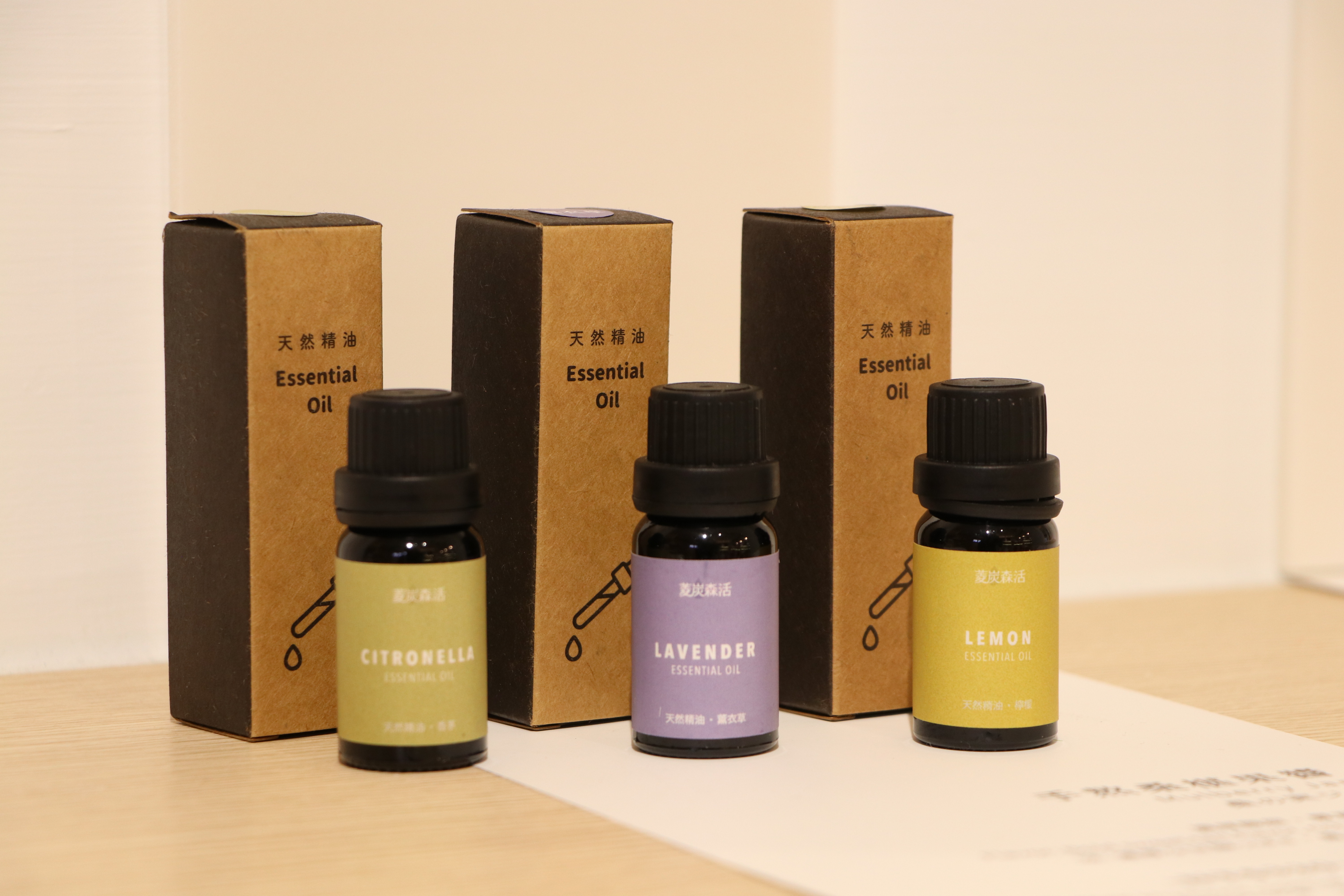 🌿 Taiwanese Essential Oils & Scented Candles  ✔ Essential Oils – 100% natural extracts from Taiwanese cypress, camphor, tea tree, and osmanthus for relaxation and refreshment. ✔ Soy Wax Candles – Made from natural soy wax and essential oils, filling your space with a calming aroma.