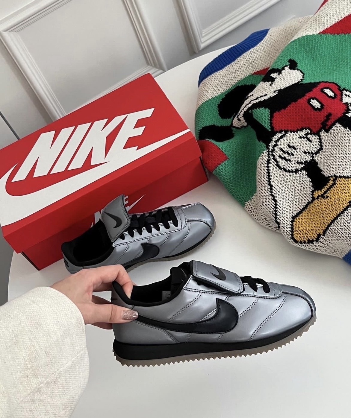 預購 Nike Cortez SE "MTLC Cool Grey" 復古銀 翻蓋鞋舌 可拆式