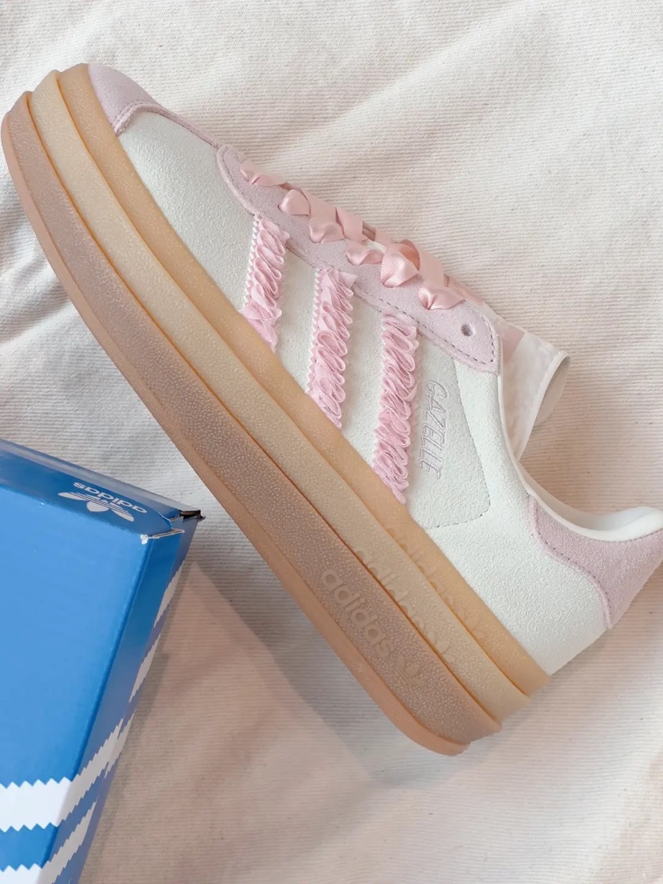 ADIDAS GAZELLE BOLD 奶油櫻花粉 米色 粉色 焦糖底 蕾絲 芭蕾風 厚底 解構 堆疊 增高 女鞋 JR8374 / 預購