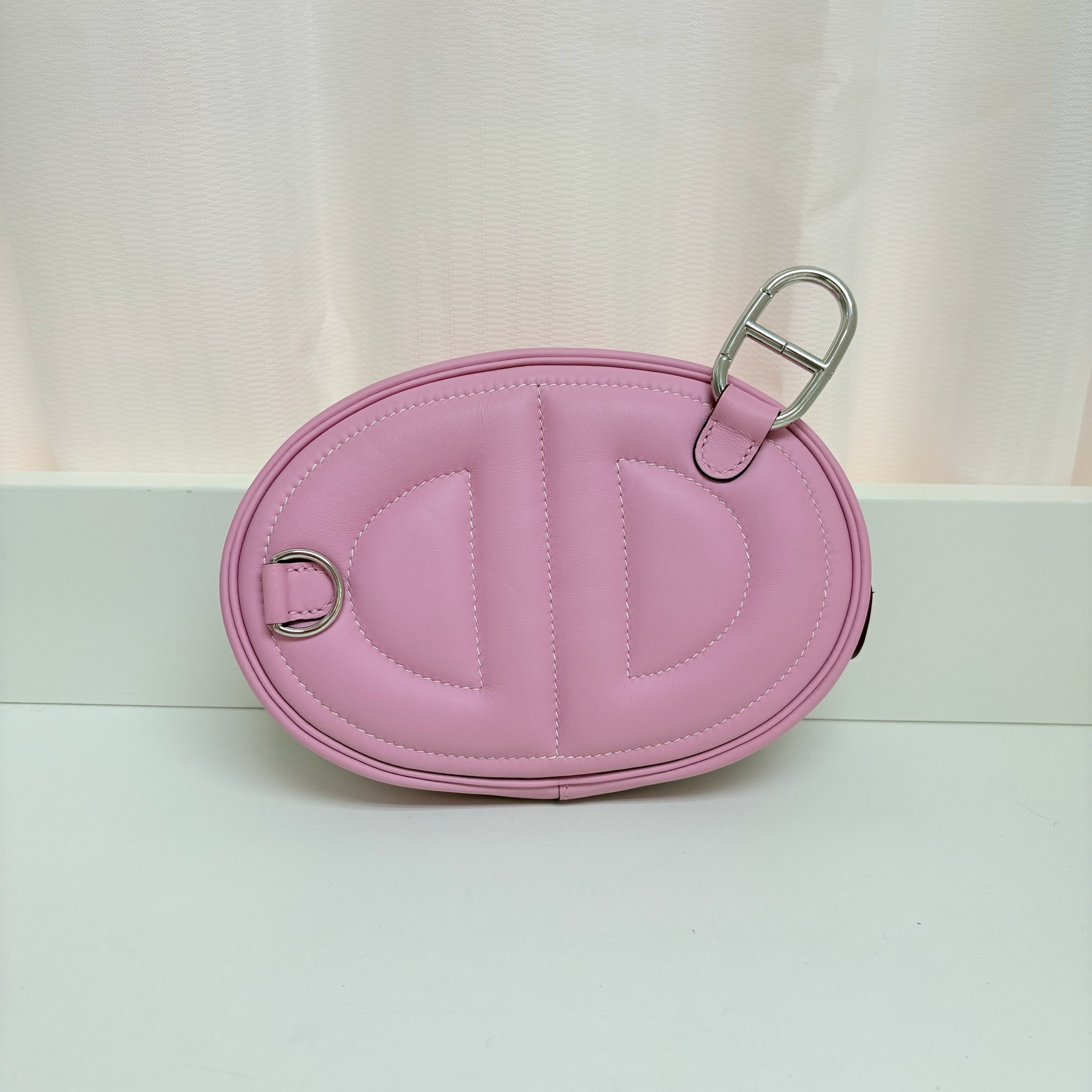 Hermes In The Loop - Mauve Sylvestre / Shw