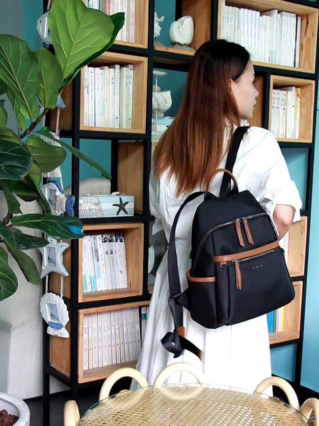 熱銷🔥大款沉穩素雅防水尼龍後揹包-兩色預購