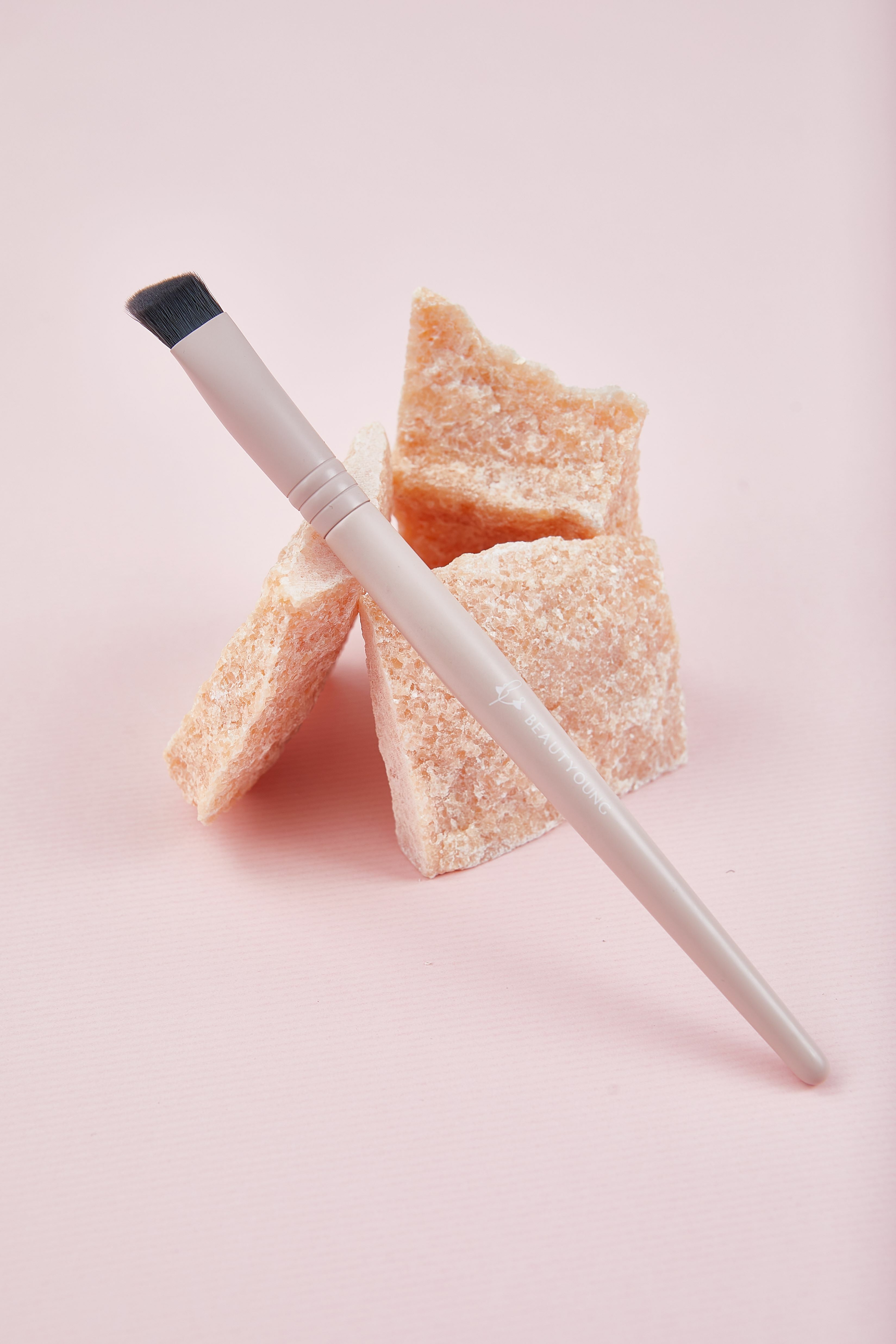 妝漾 水光感三角立體遮瑕刷