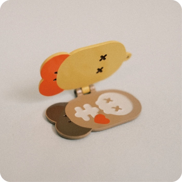 Crazy eyes 瘋狂眼珠｜金屬翻蓋吊飾｜炸蝦