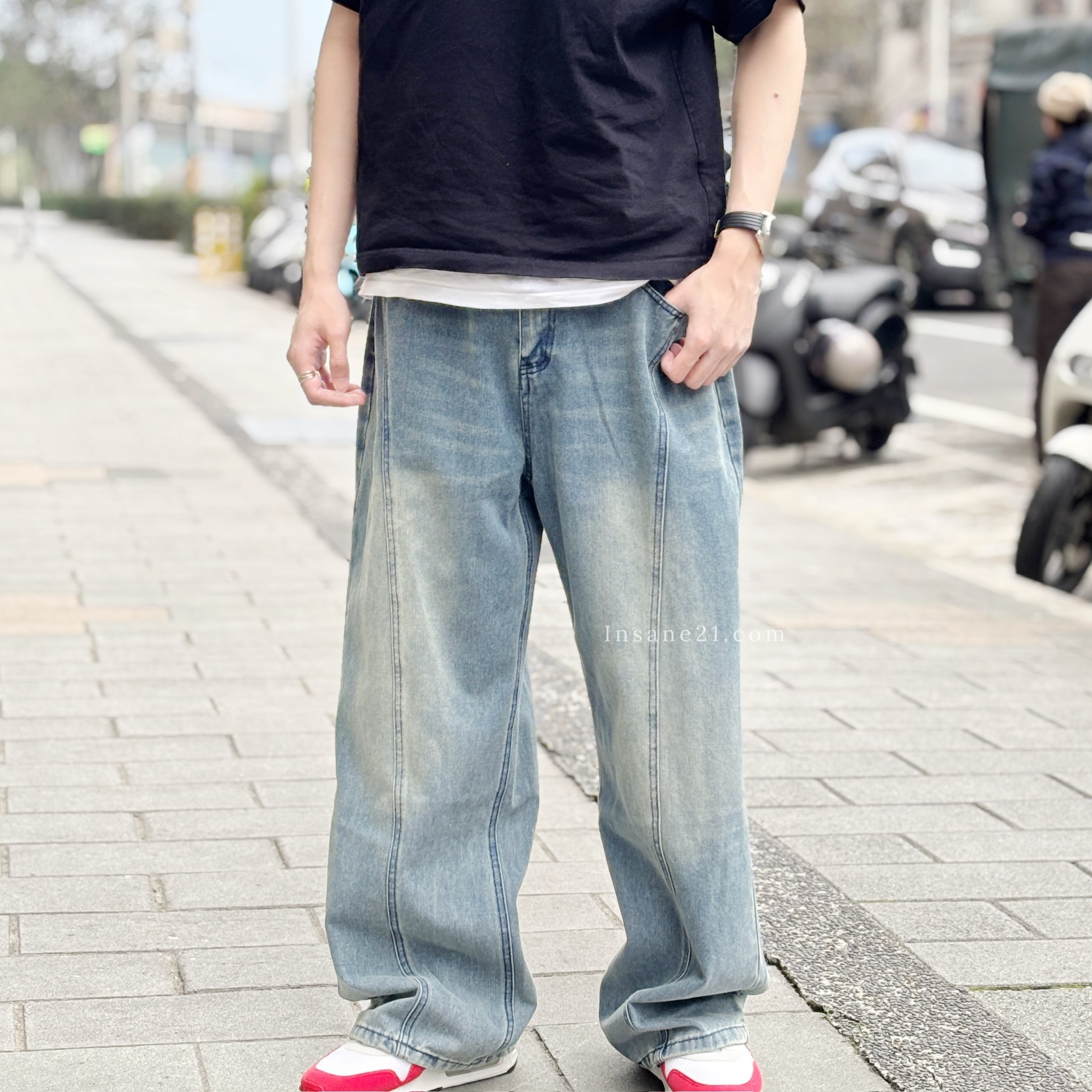 水洗 刷舊 白廓行 造型 寬版 落地 牛仔褲