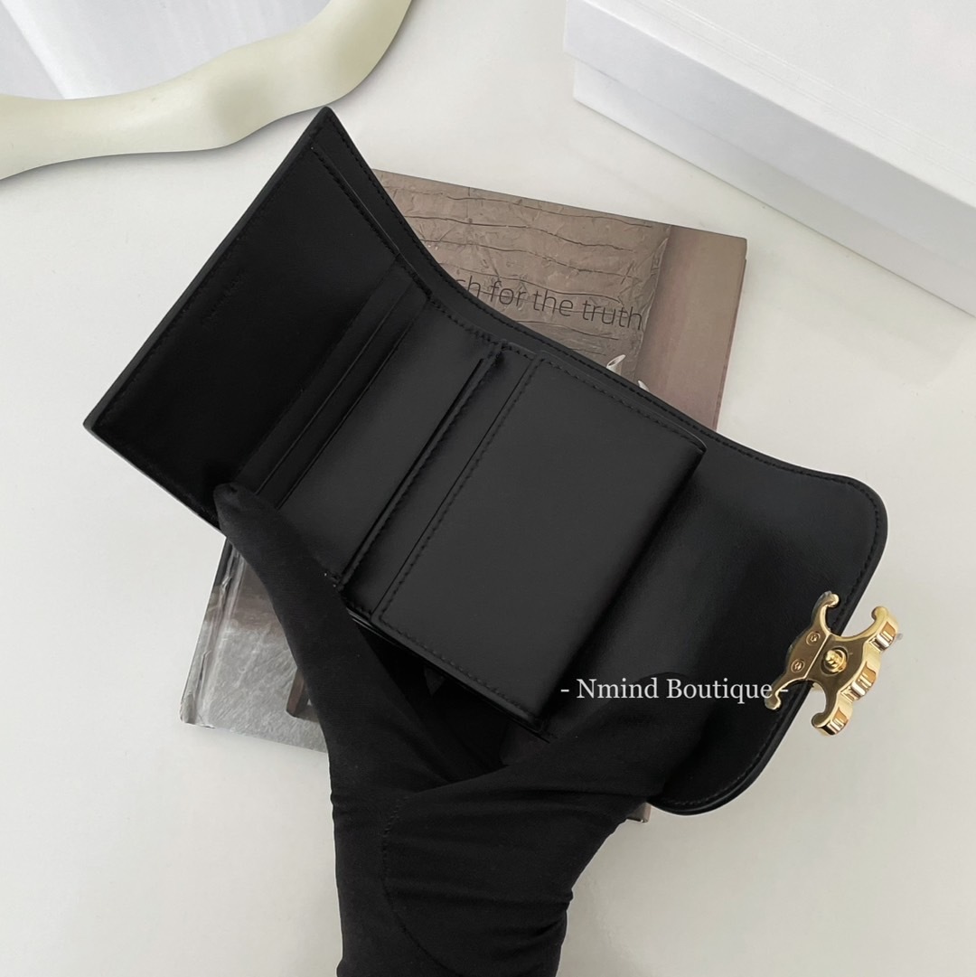 CELINE  SMALL WALLET TRIOMPHE IN SHINY CALFSKIN / BLACK