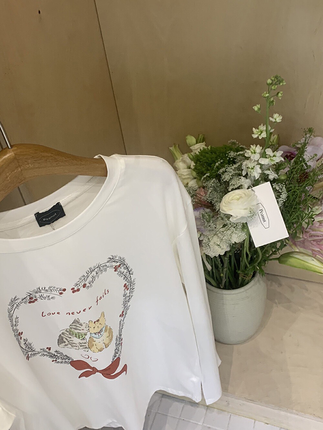 薄長袖親親貓咪春天印花上衣-現貨